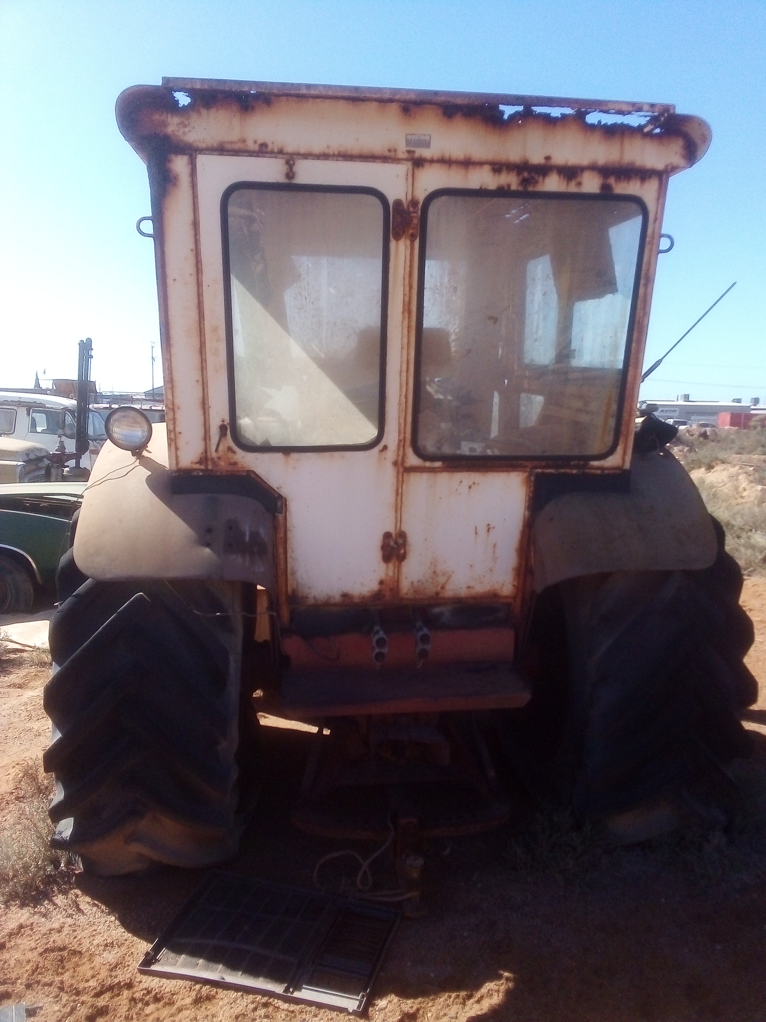  INTERNATIONAL 1066 FARMALL TRACTOR