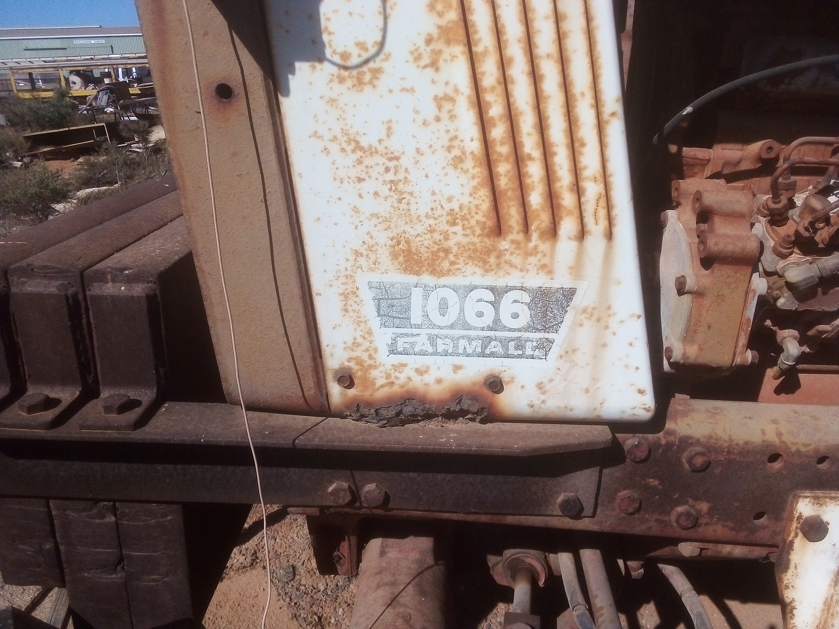  INTERNATIONAL 1066 FARMALL TRACTOR