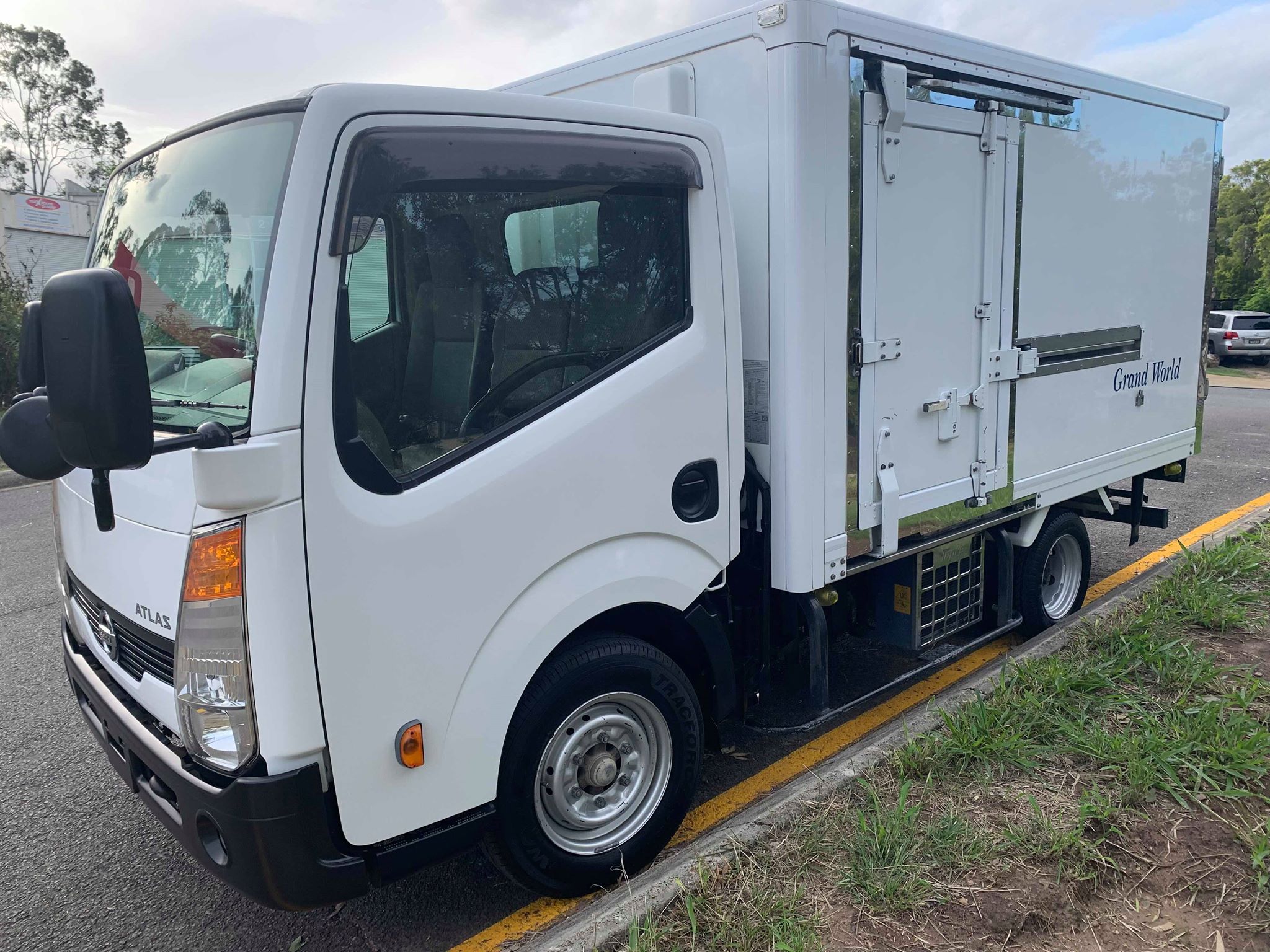 2010 NISSAN ATLAS F24 REFRIGERATED TRUCK