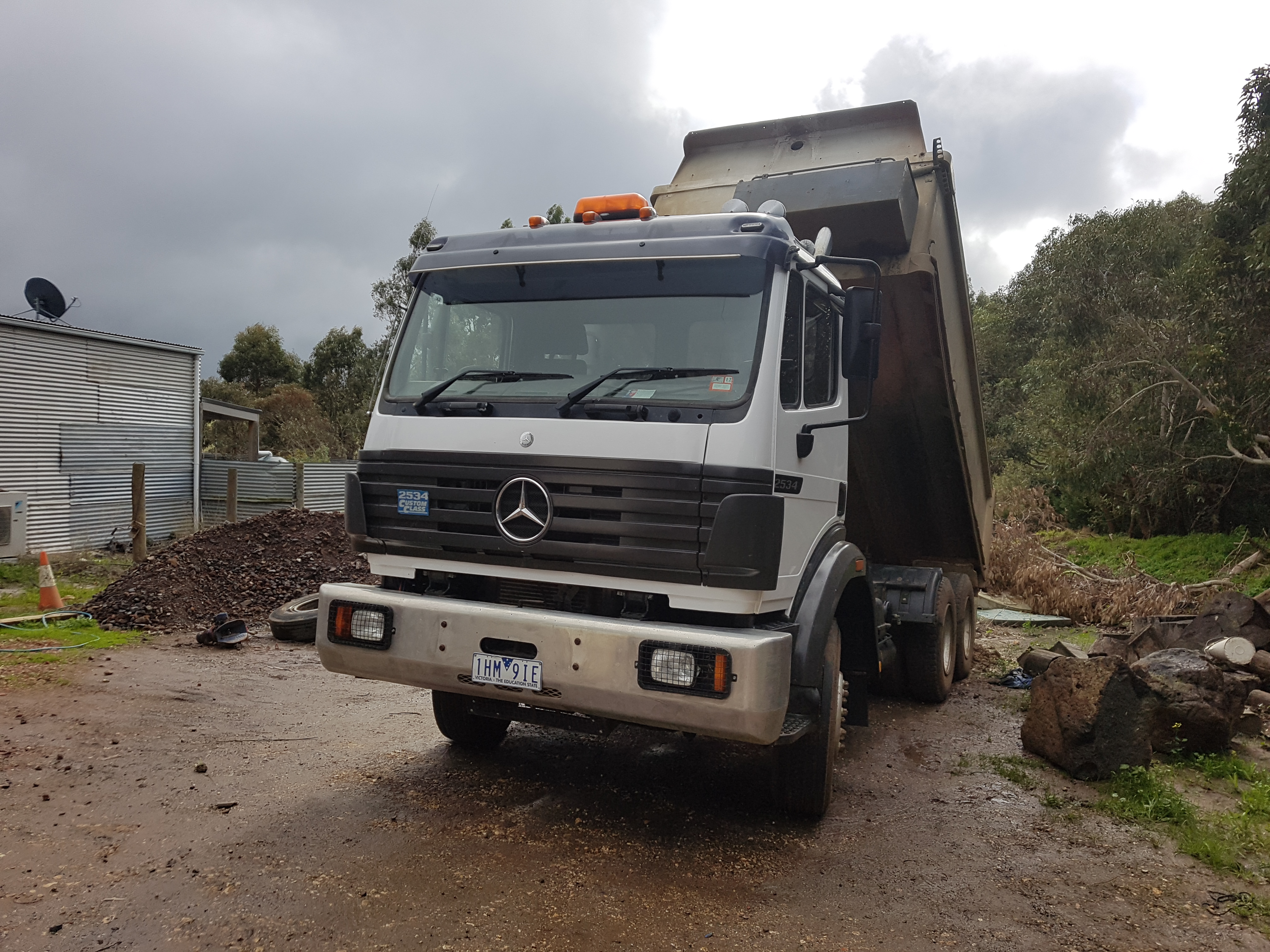 1996 MERCEDES-BENZ 2234 TANDEM TIPPER