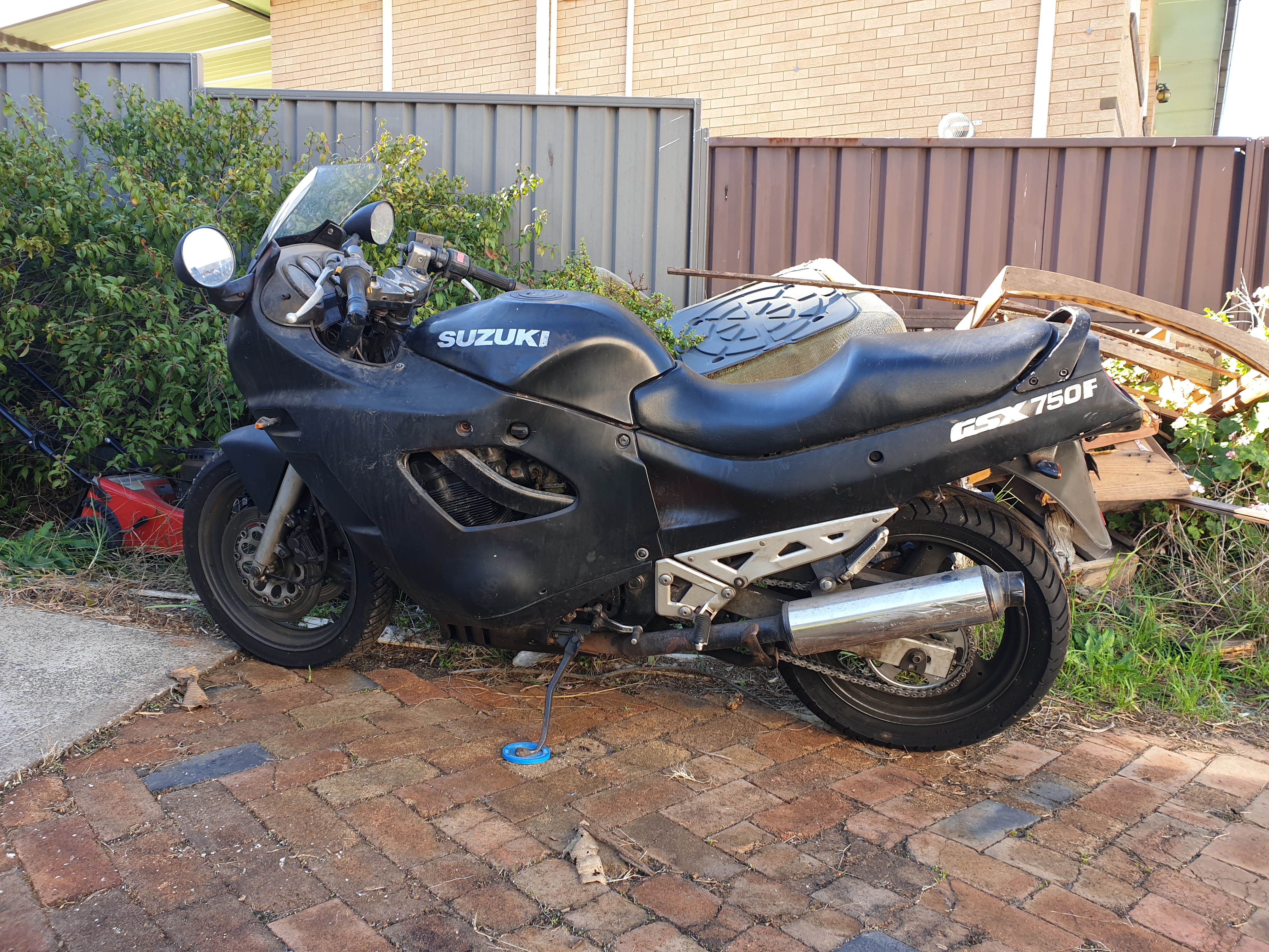 1989 SUZUKI GSX750F ROAD