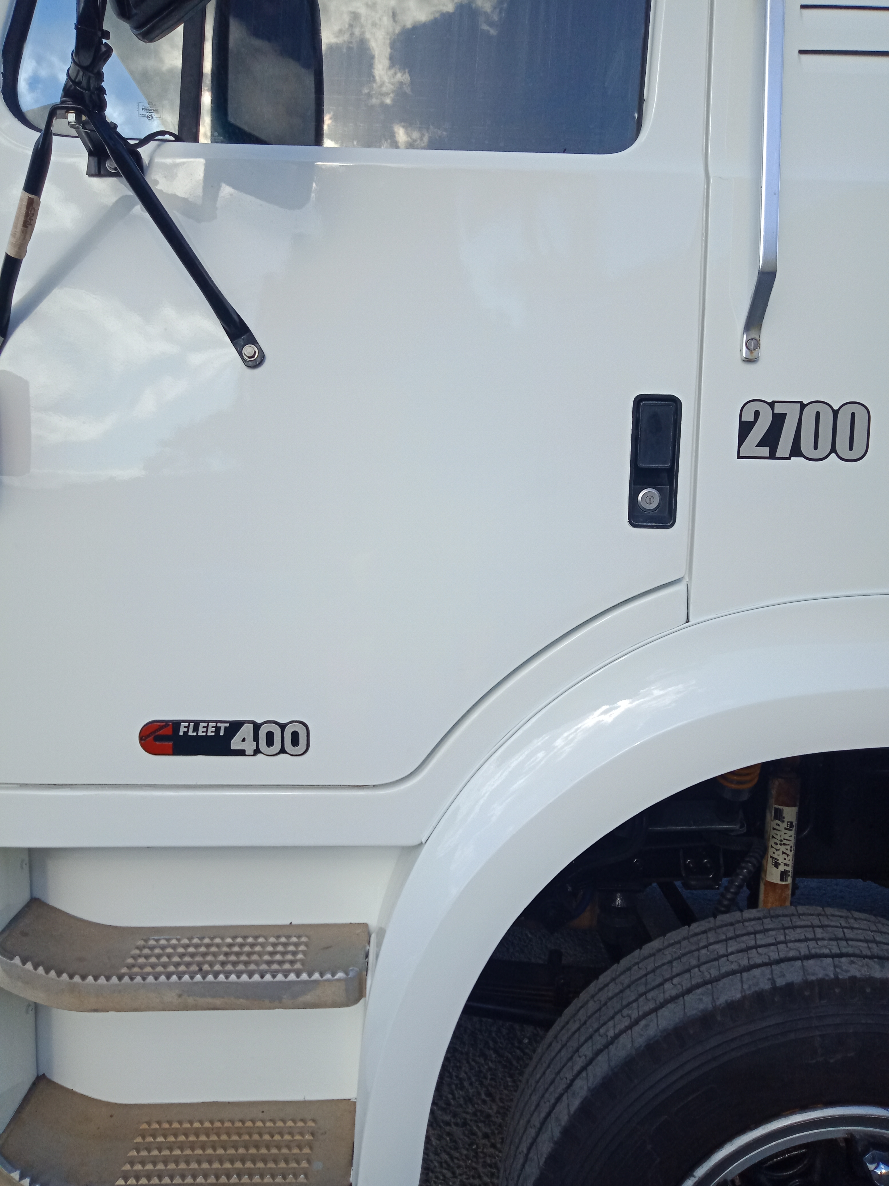 1993 INTERNATIONAL T2700 13 SP MANUAL 400 cummins