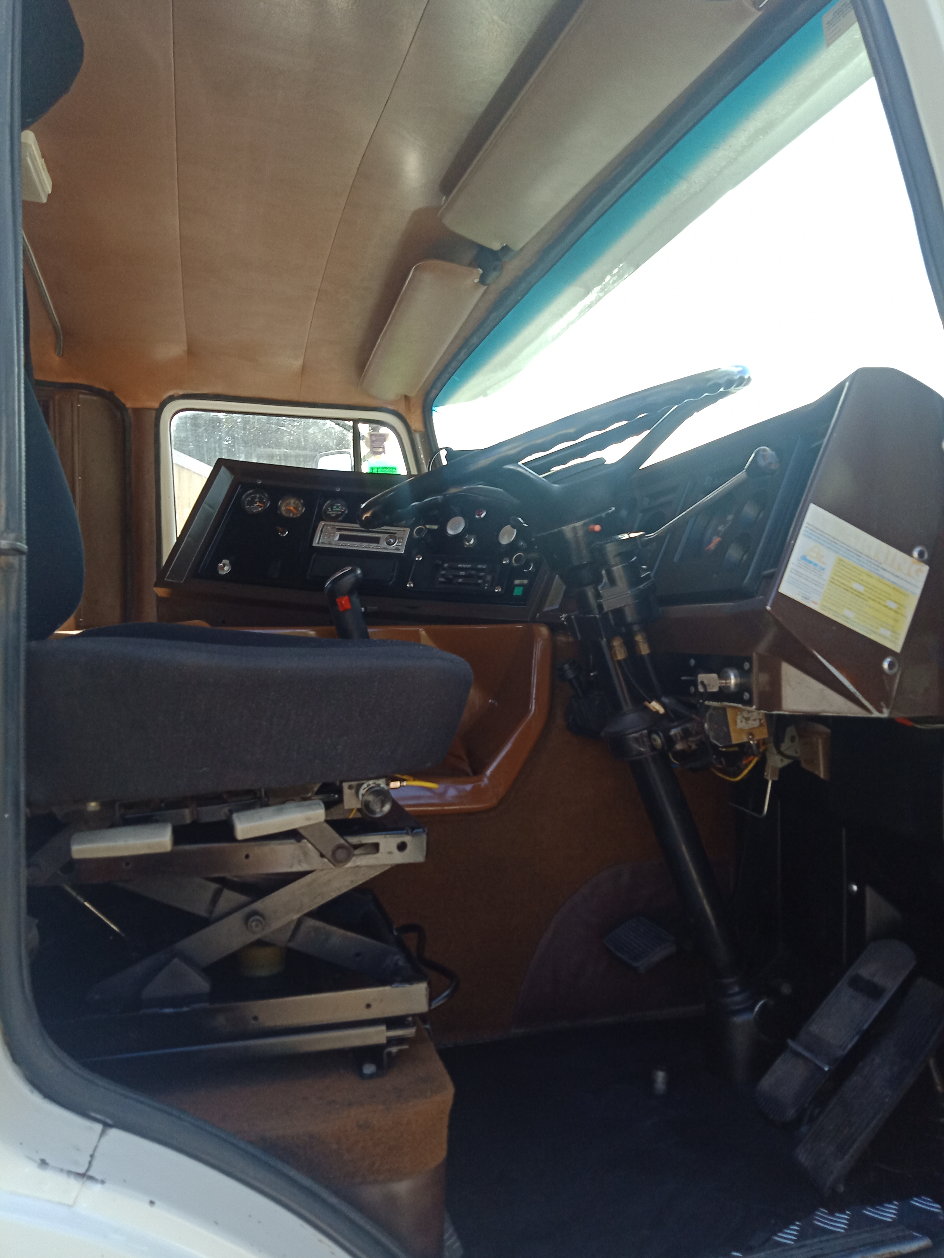 1993 INTERNATIONAL T2700 13 SP MANUAL 400 cummins