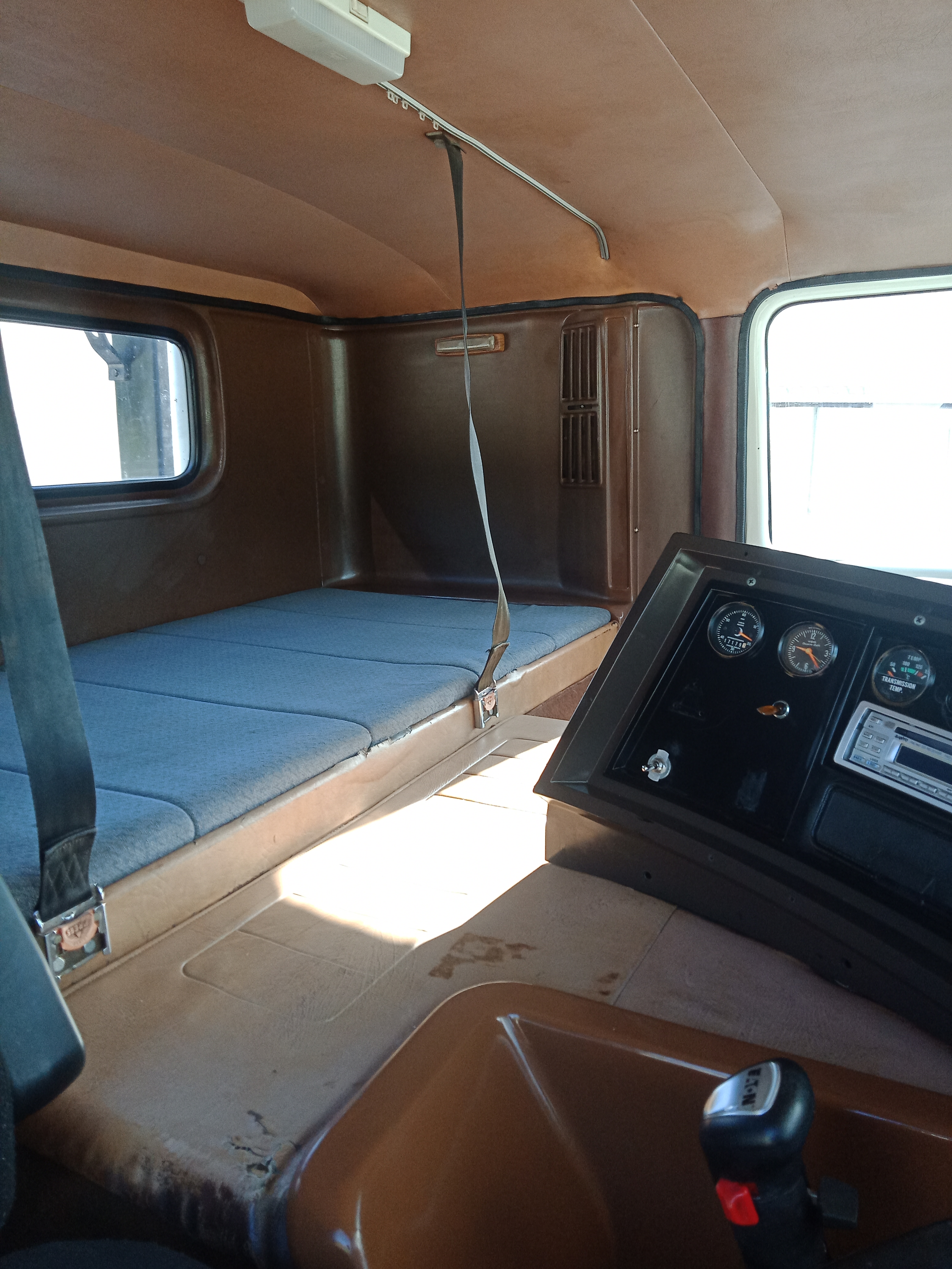 1993 INTERNATIONAL T2700 13 SP MANUAL 400 cummins