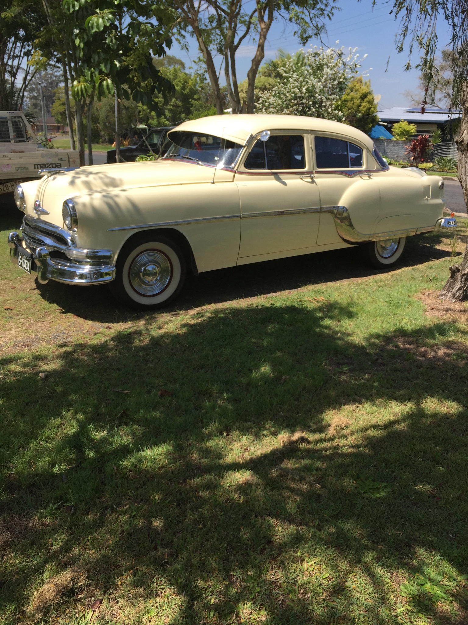 1954 PONTIAC CHIEFTAIN SEDAN