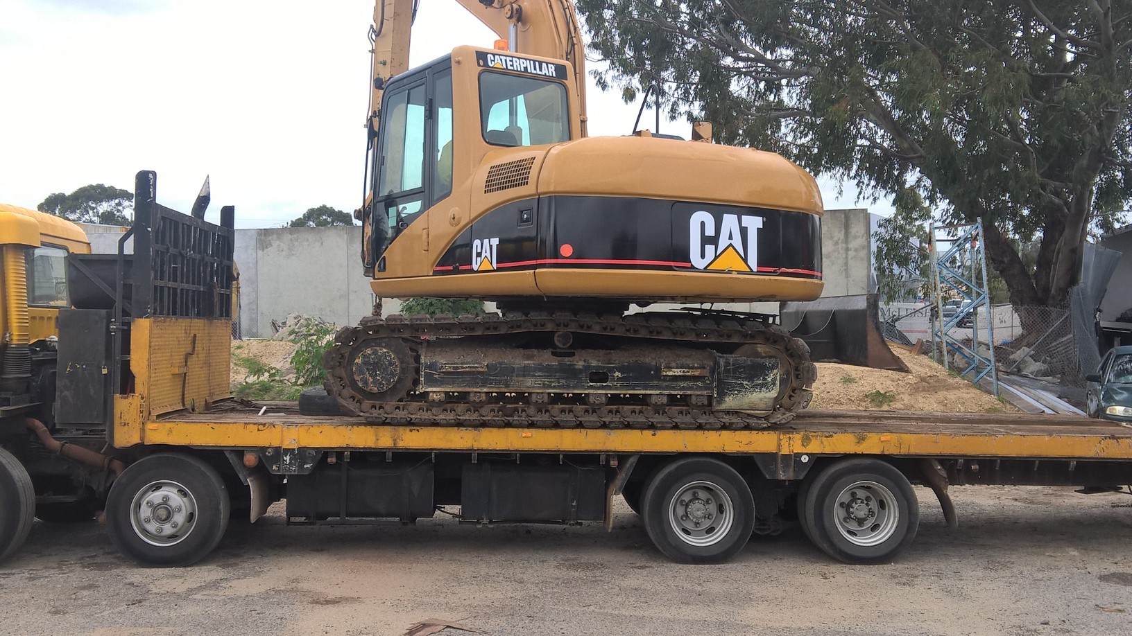 2004 FUSO CANTER FX EIGHT WHEELER 