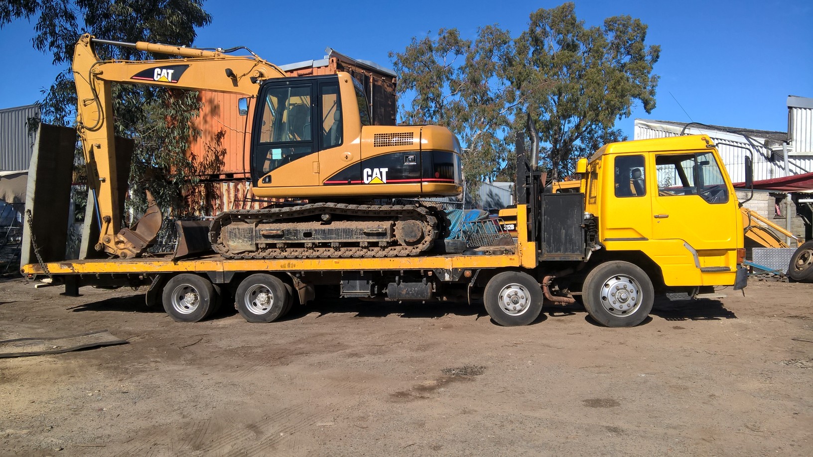 2004 FUSO CANTER FX EIGHT WHEELER 