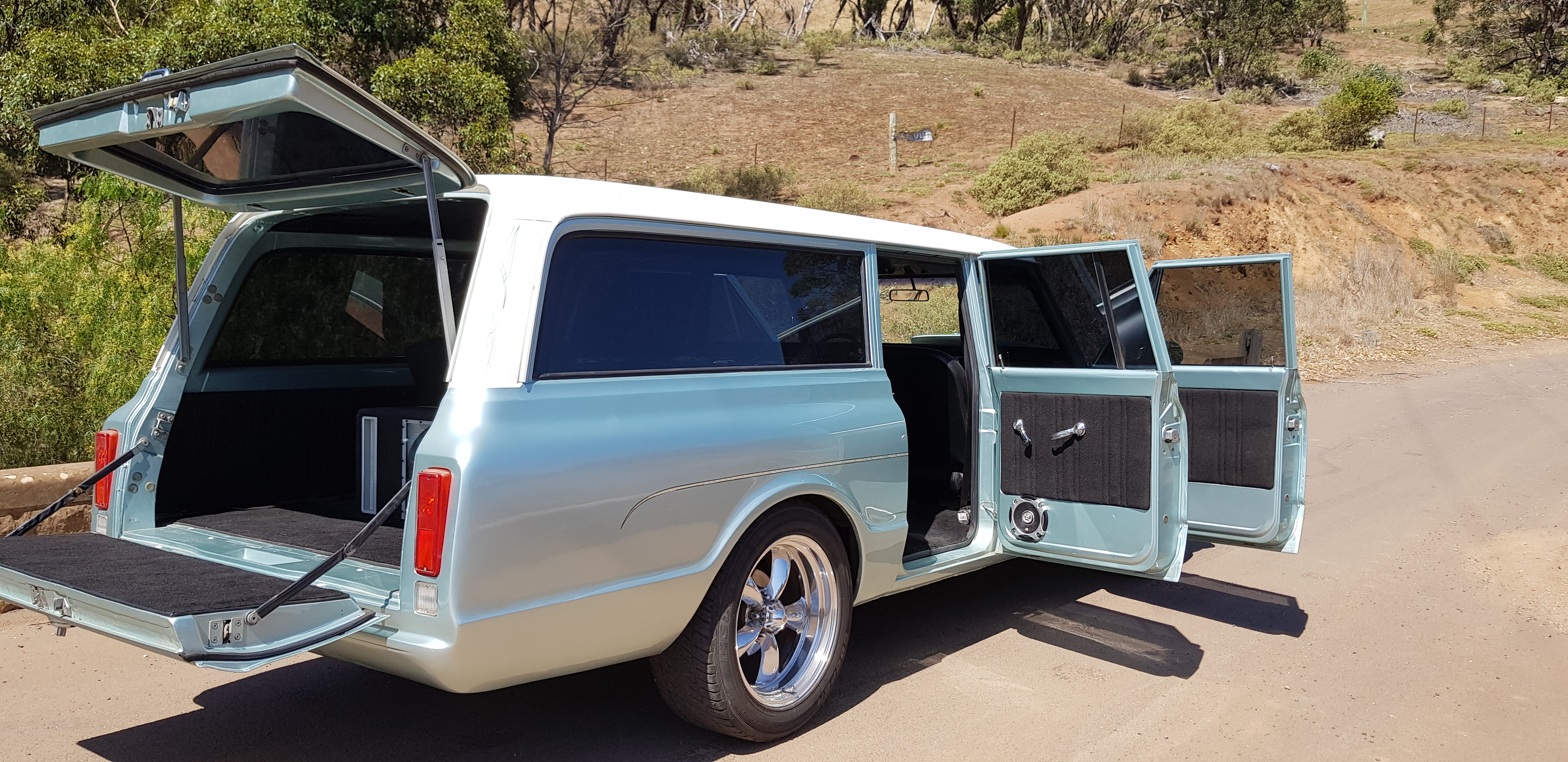 1967 CHEVROLET SUBURBAN WAGON 