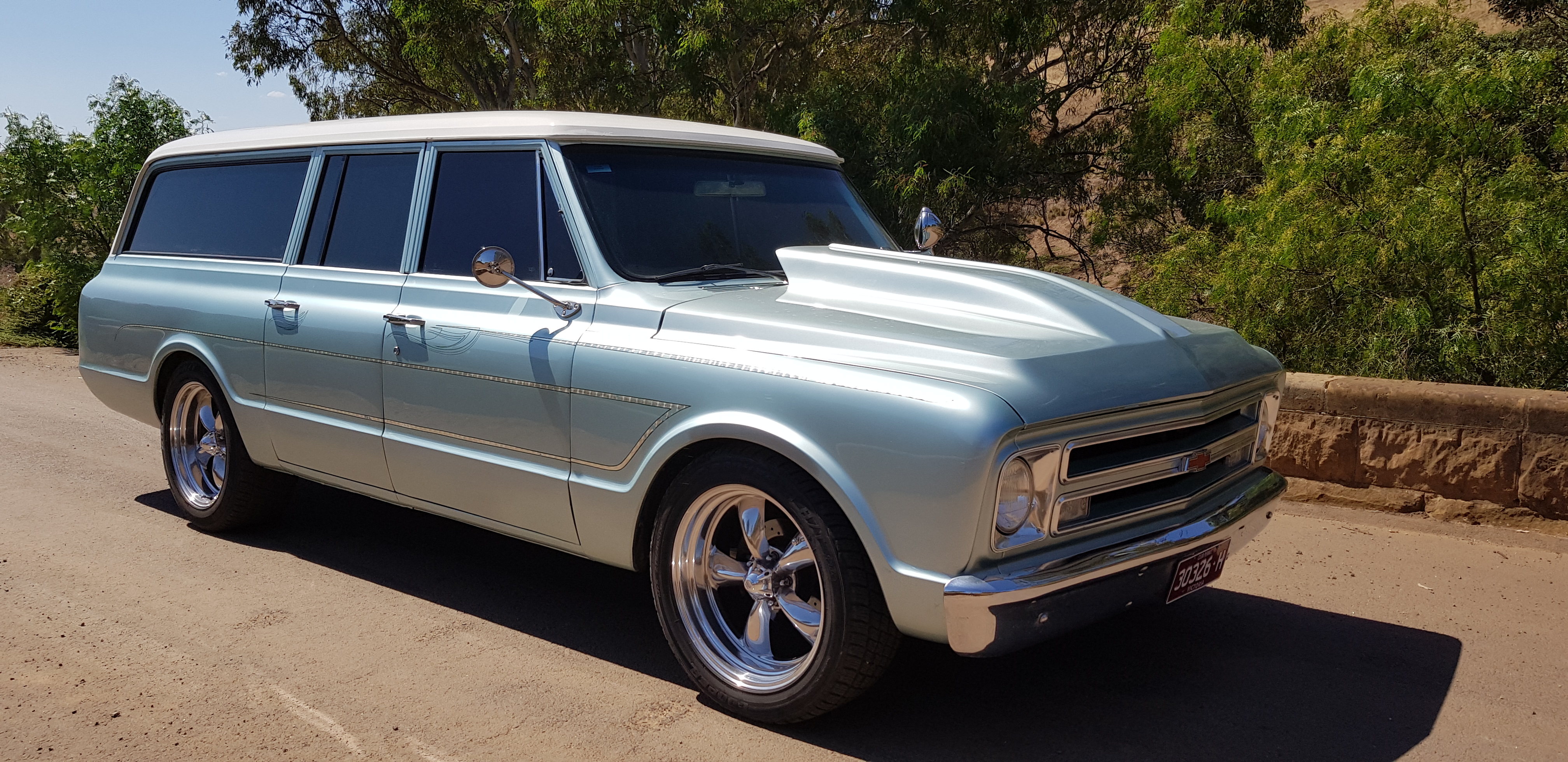 1967 CHEVROLET SUBURBAN WAGON 