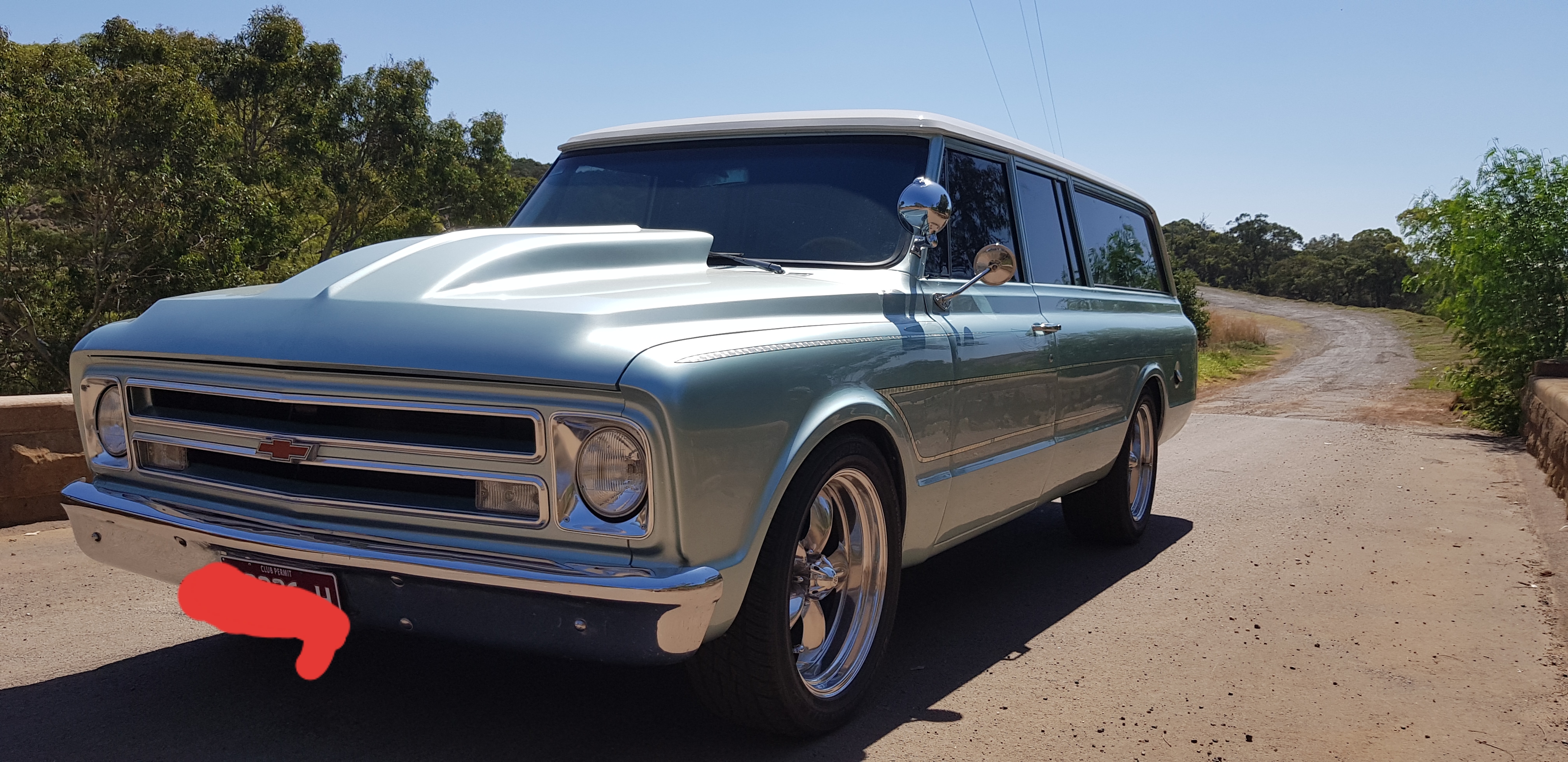 1967 CHEVROLET SUBURBAN WAGON