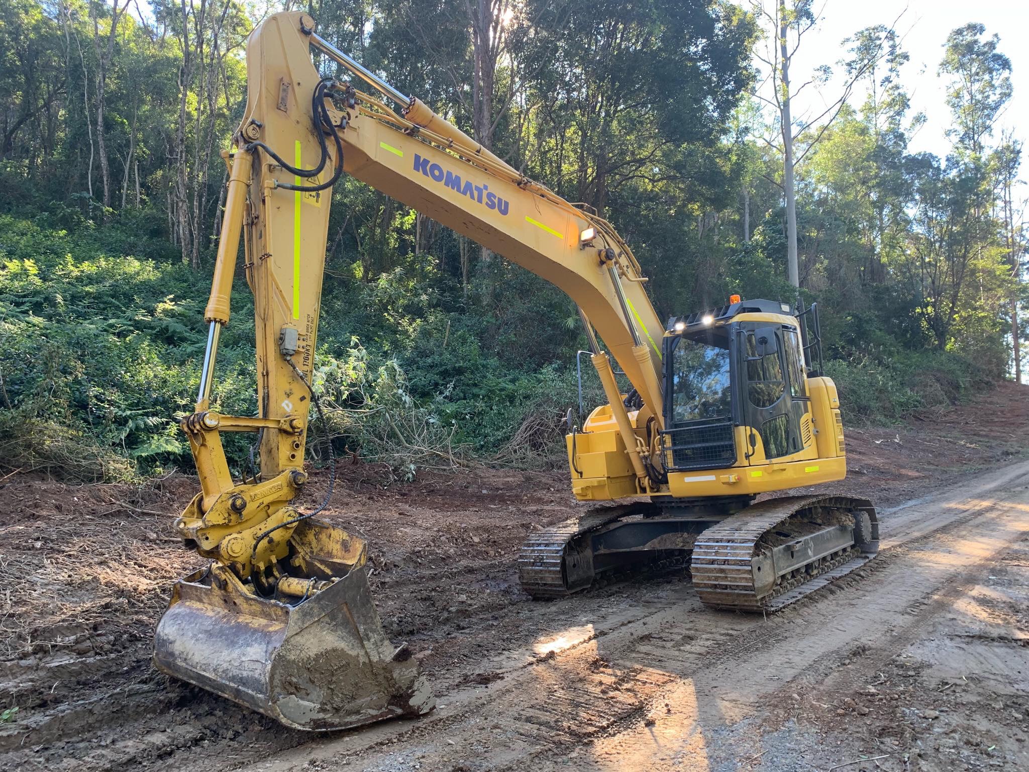 2011 KOMATSU PC228US-8