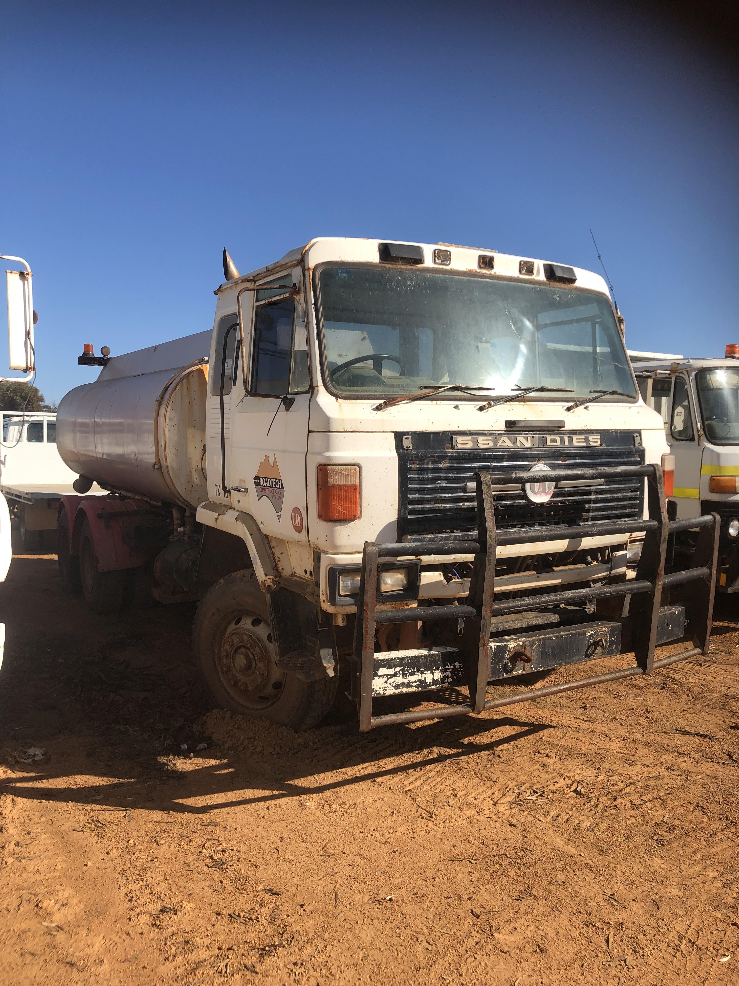 1985 NISSAN UD 6 WHEEL WATER CART TANKER