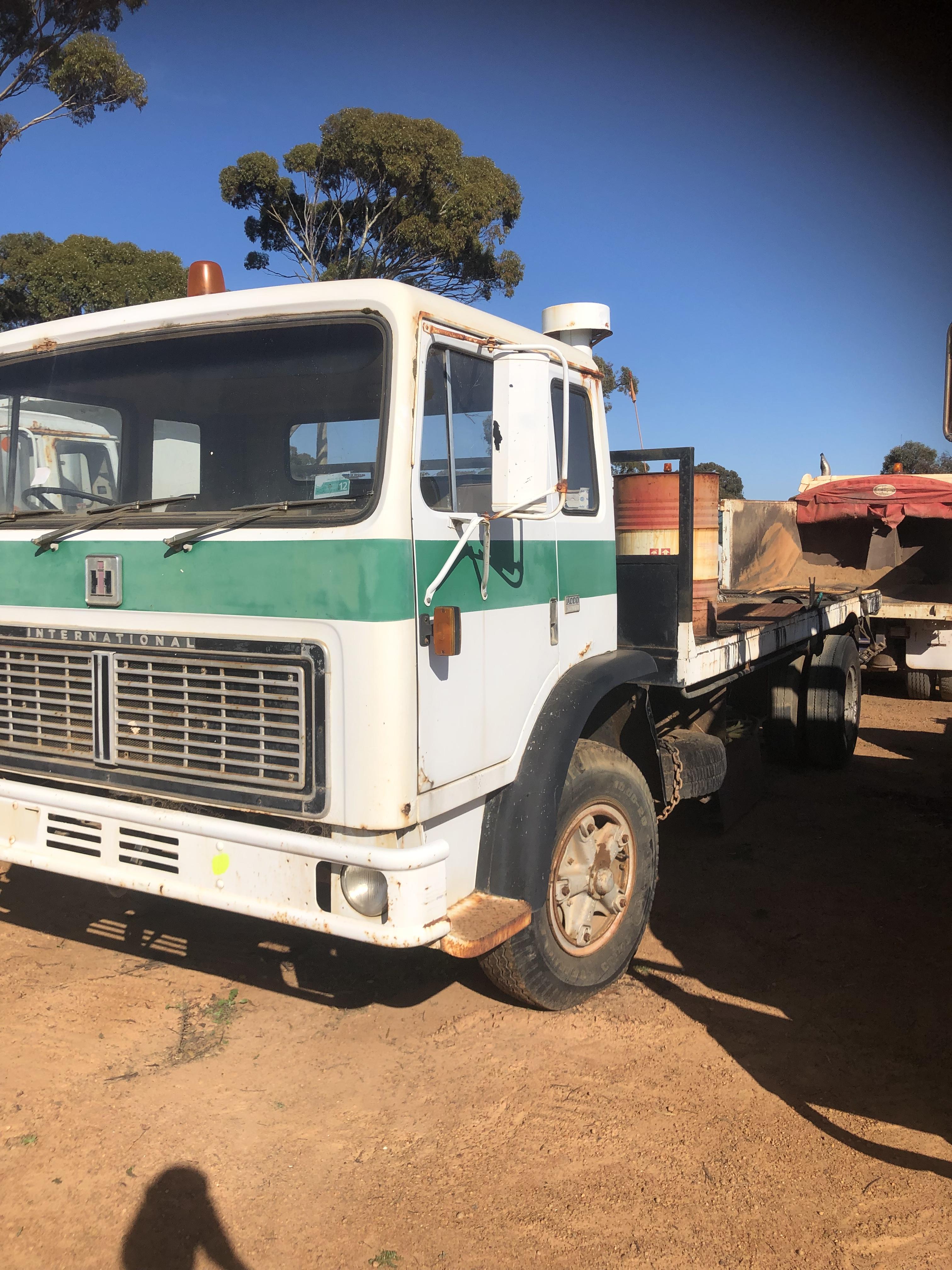 1990 INTERNATIONAL ACCO 1830B FLAT TRAY