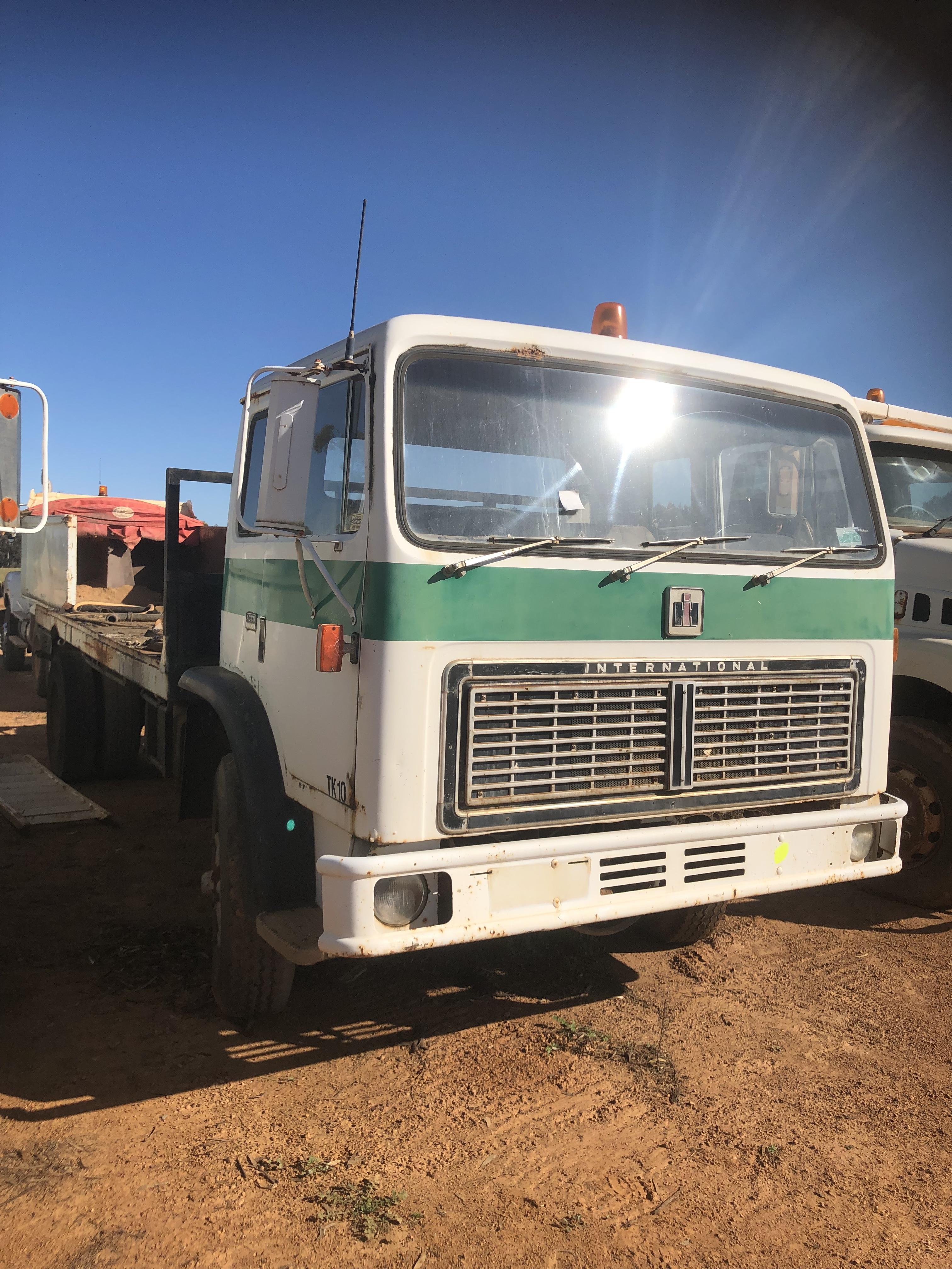 1990 INTERNATIONAL ACCO 1830B FLAT TRAY