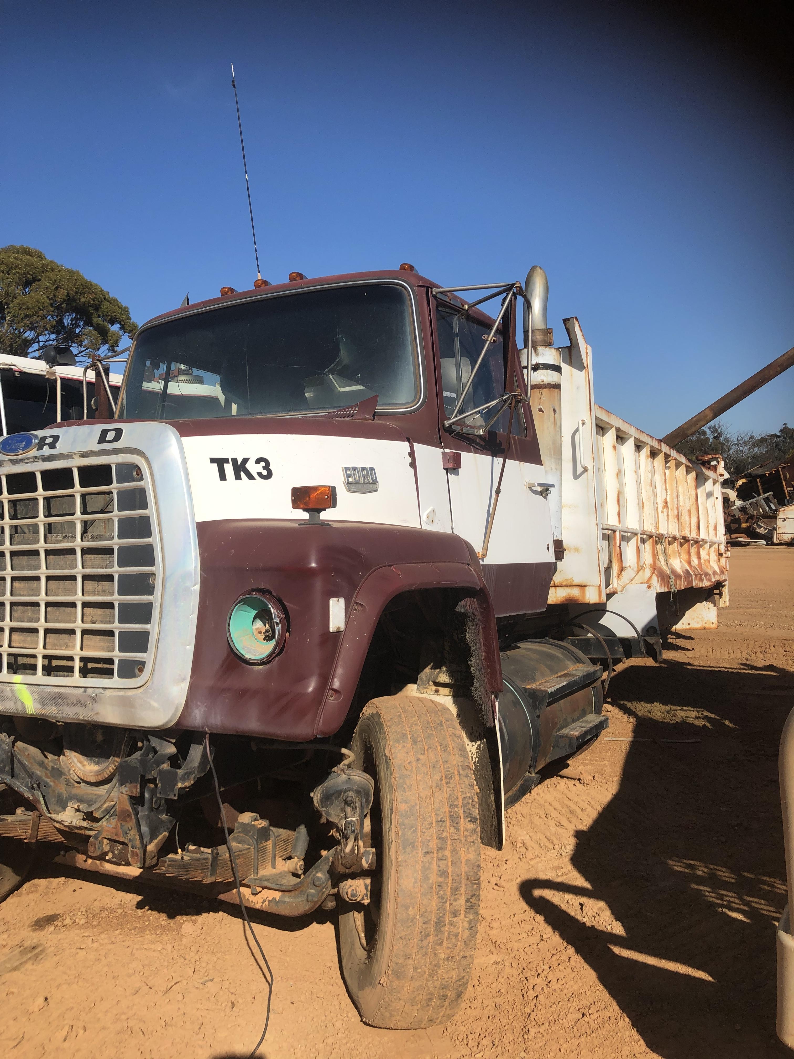 1992 FORD LOUISVILLE 9000 TIPPER