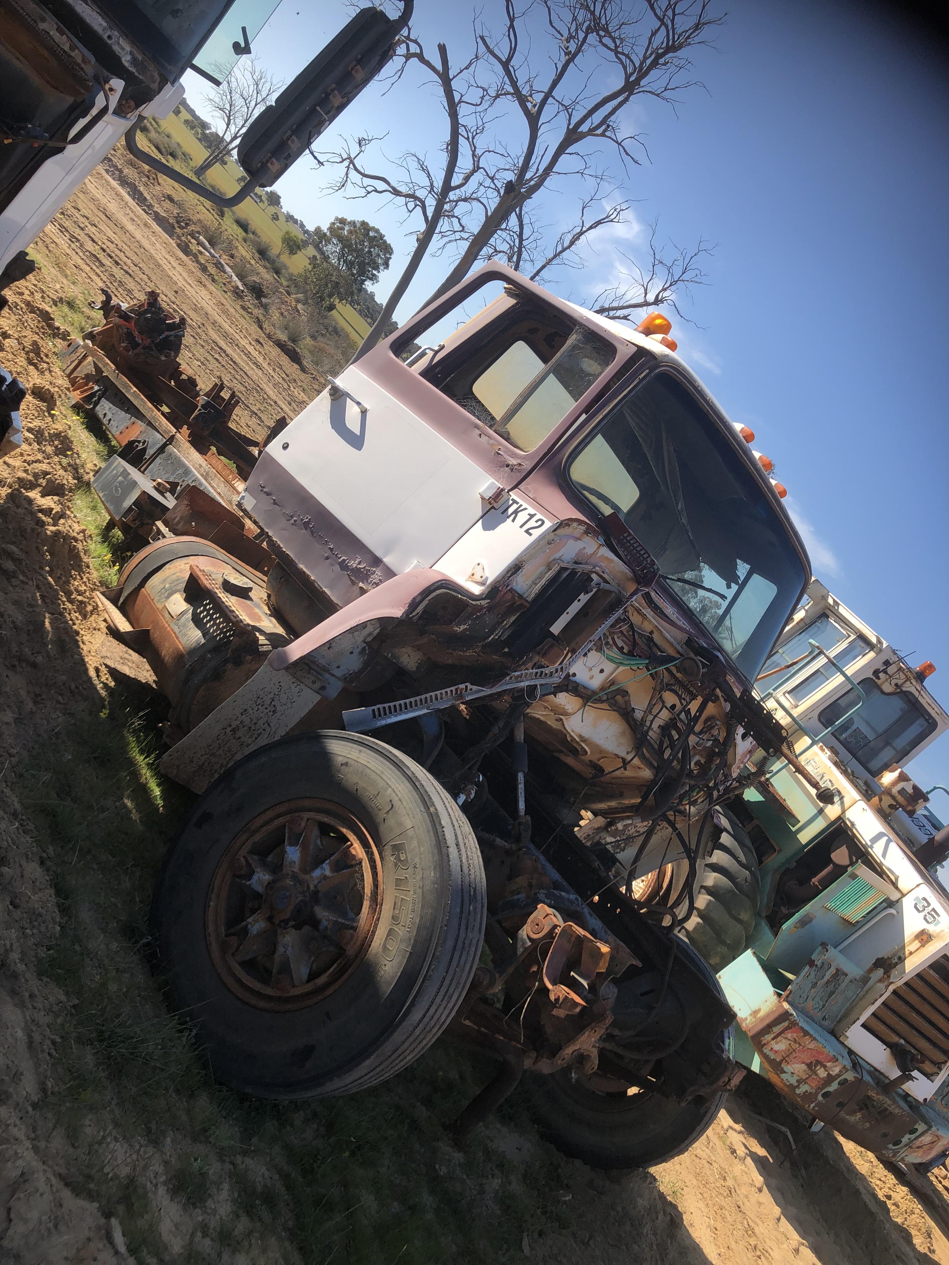 1984 FORD LOUISVILLE 9000