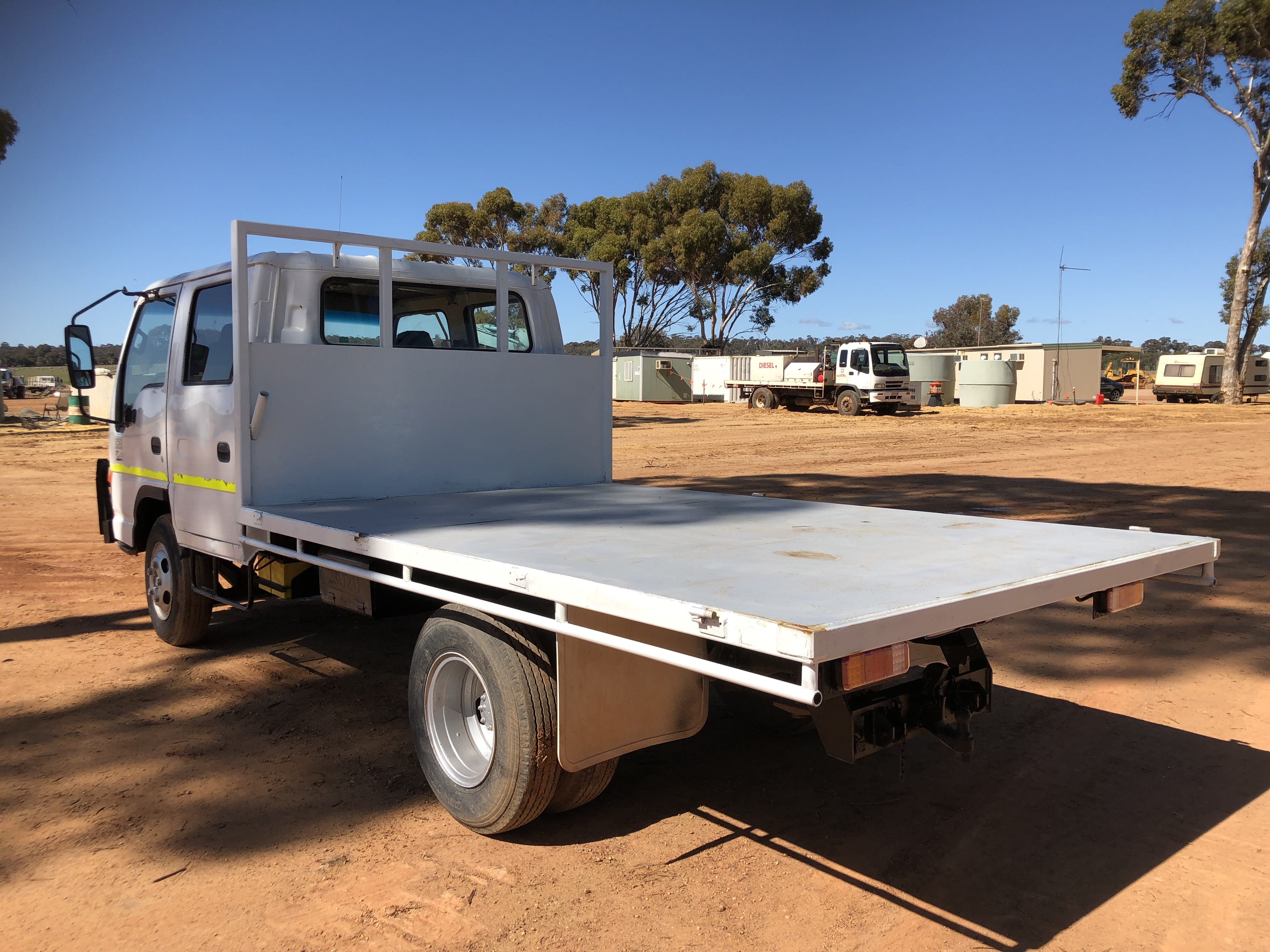 2001 ISUZU NPR250 CREW CAB LIGHT TRUCK