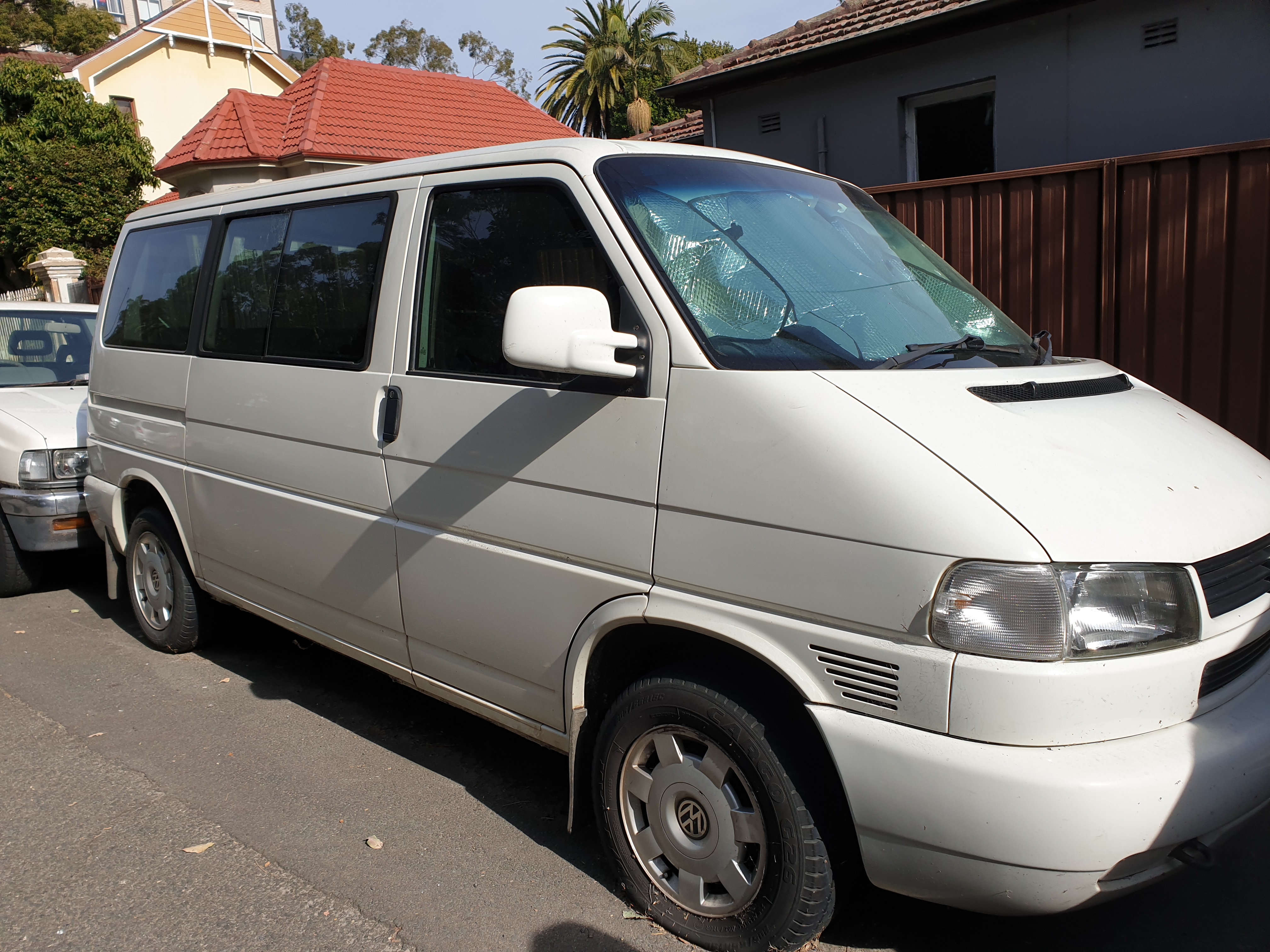 2002 VOLKSWAGEN CARAVELLE 