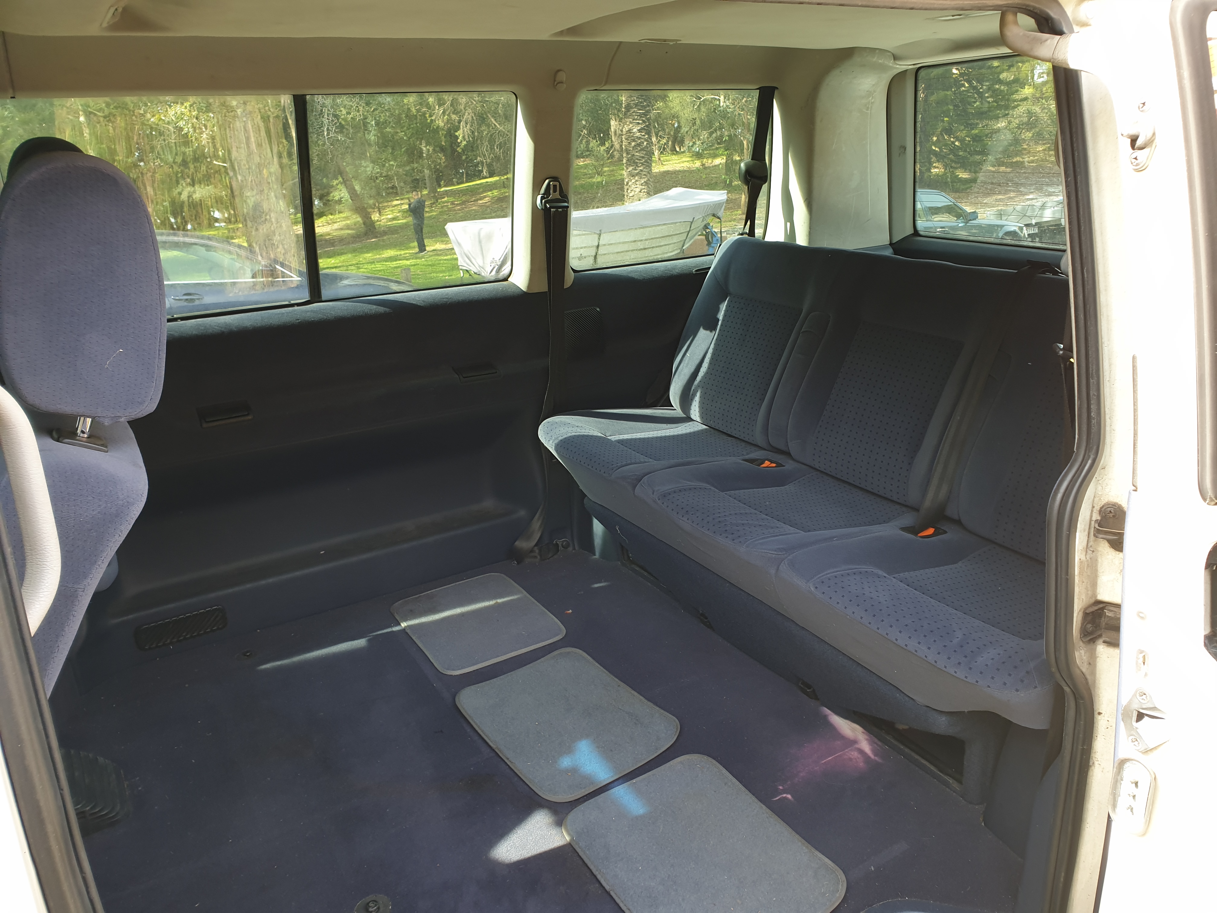 2002 VOLKSWAGEN CARAVELLE 