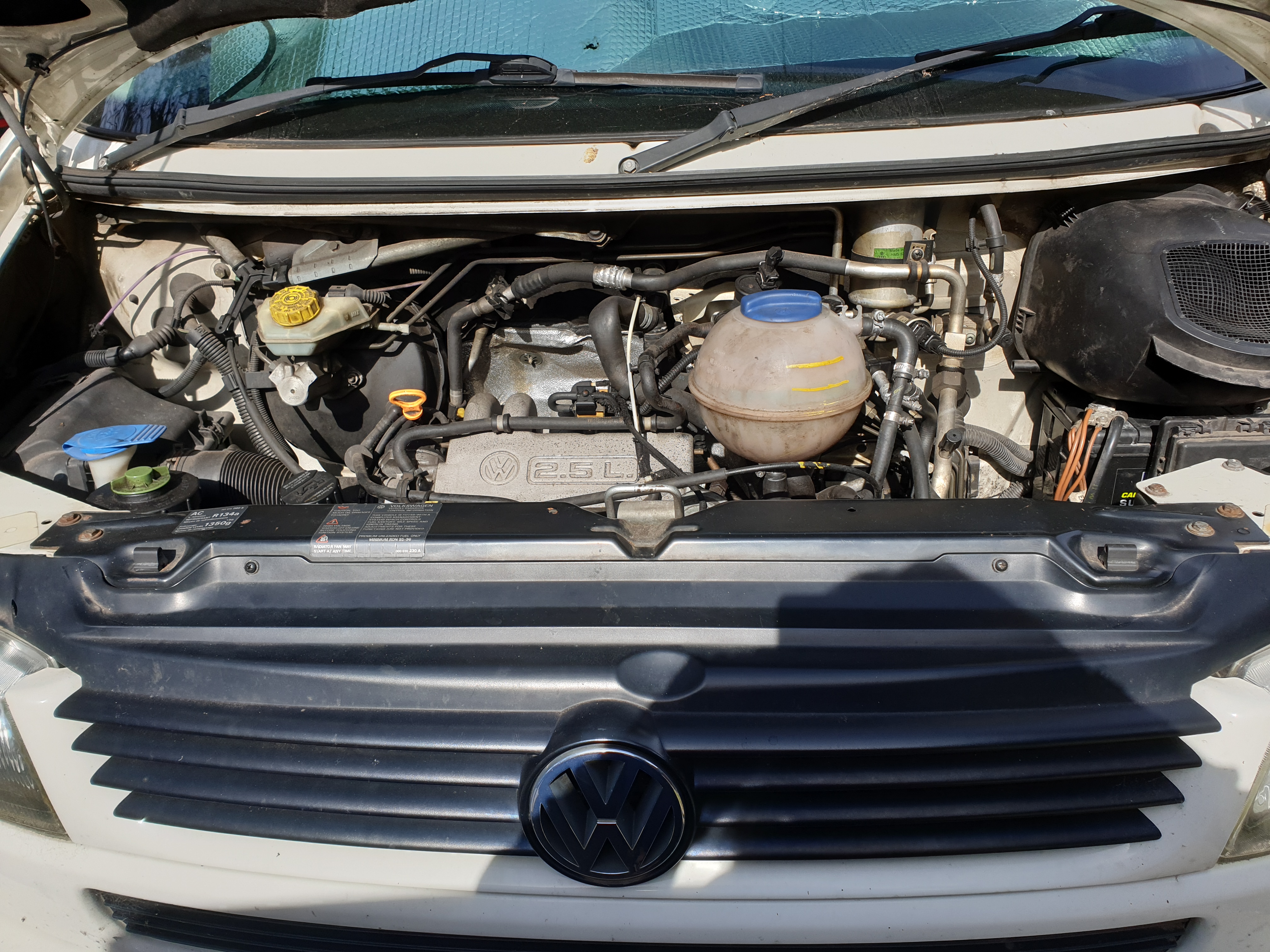 2002 VOLKSWAGEN CARAVELLE 