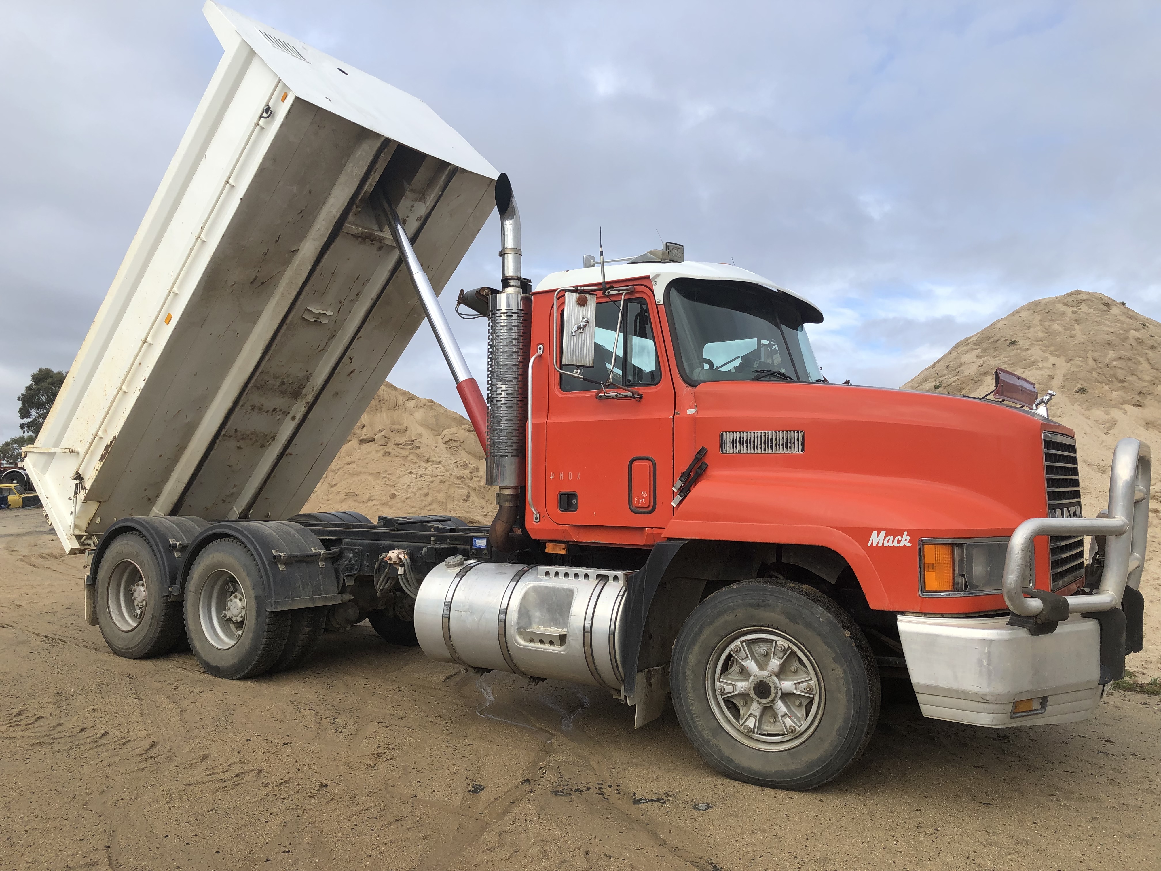 1994 MACK TIPPER