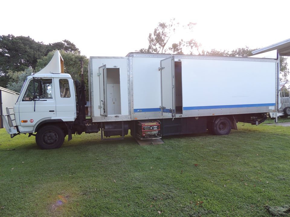 1992 NISSAN UD CM F88 RACE CAR TRANSPORTER