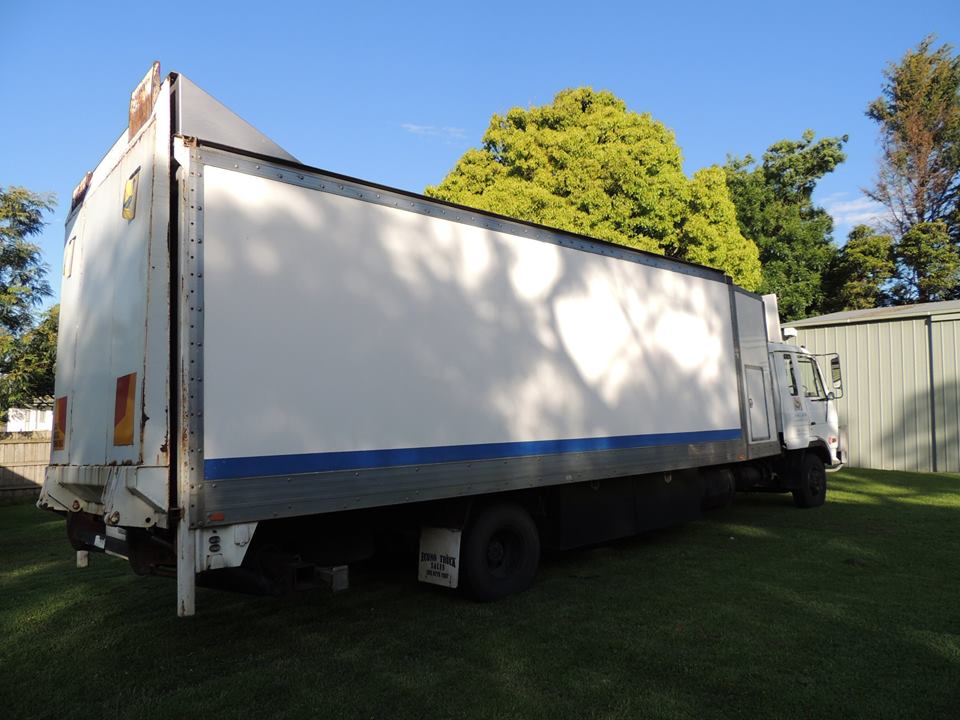 1992 NISSAN UD CM F88 RACE CAR TRANSPORTER