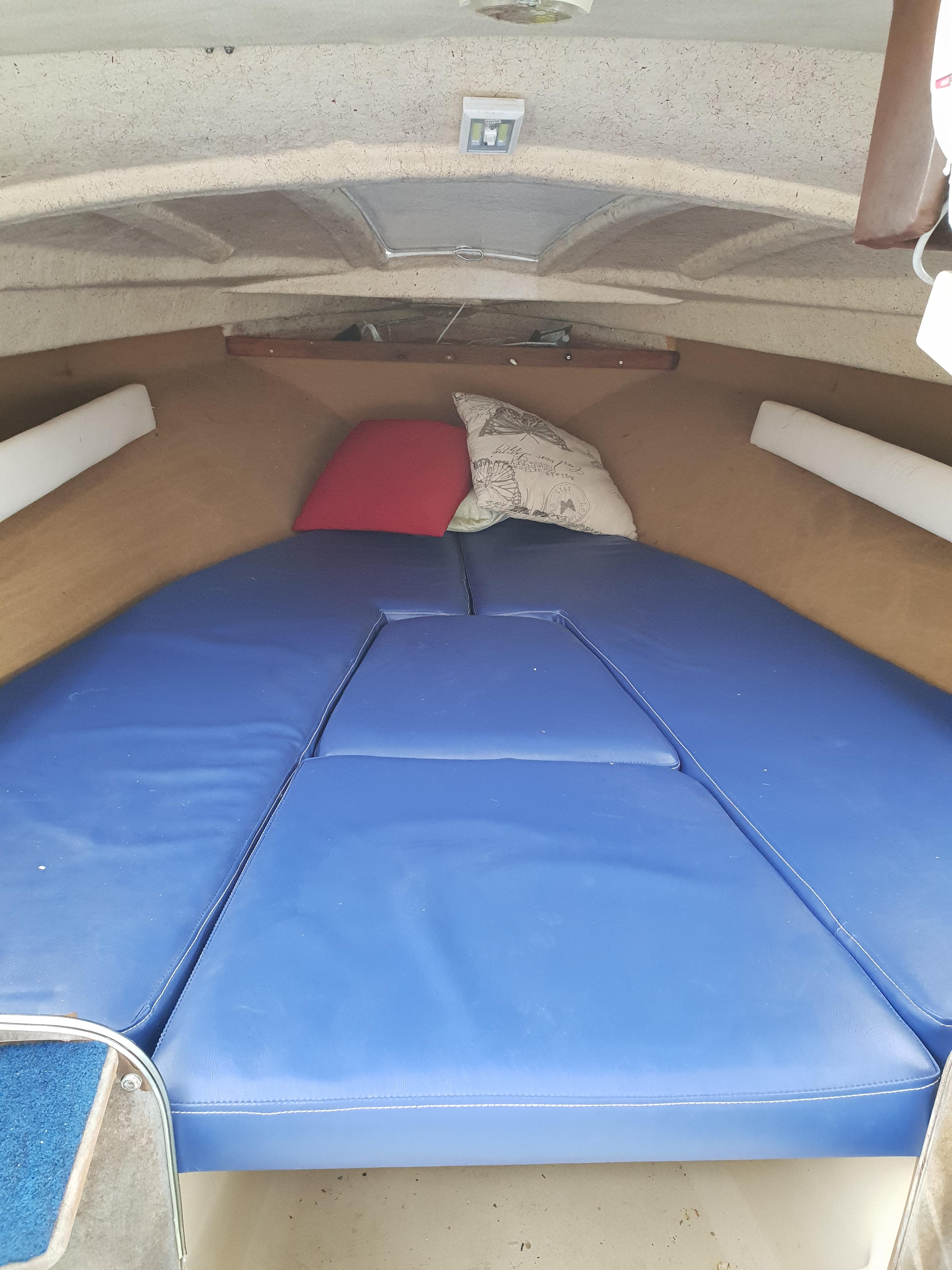 1992 CARIBBEAN OFFSHORE CUDDY CABIN