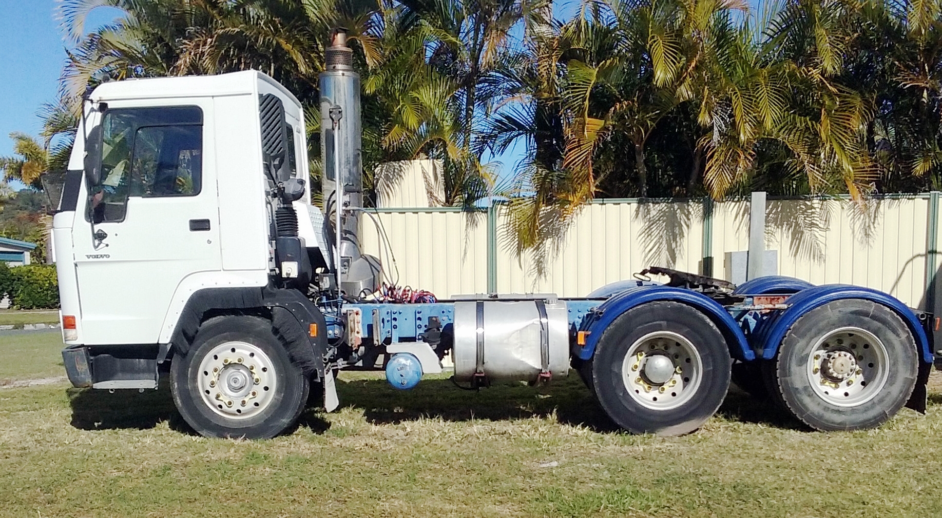 VOLVO FL12 TRUCK