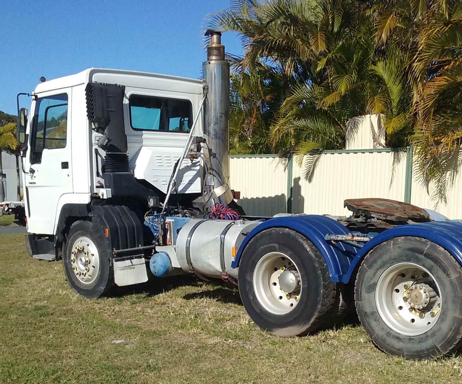 VOLVO FL12 TRUCK