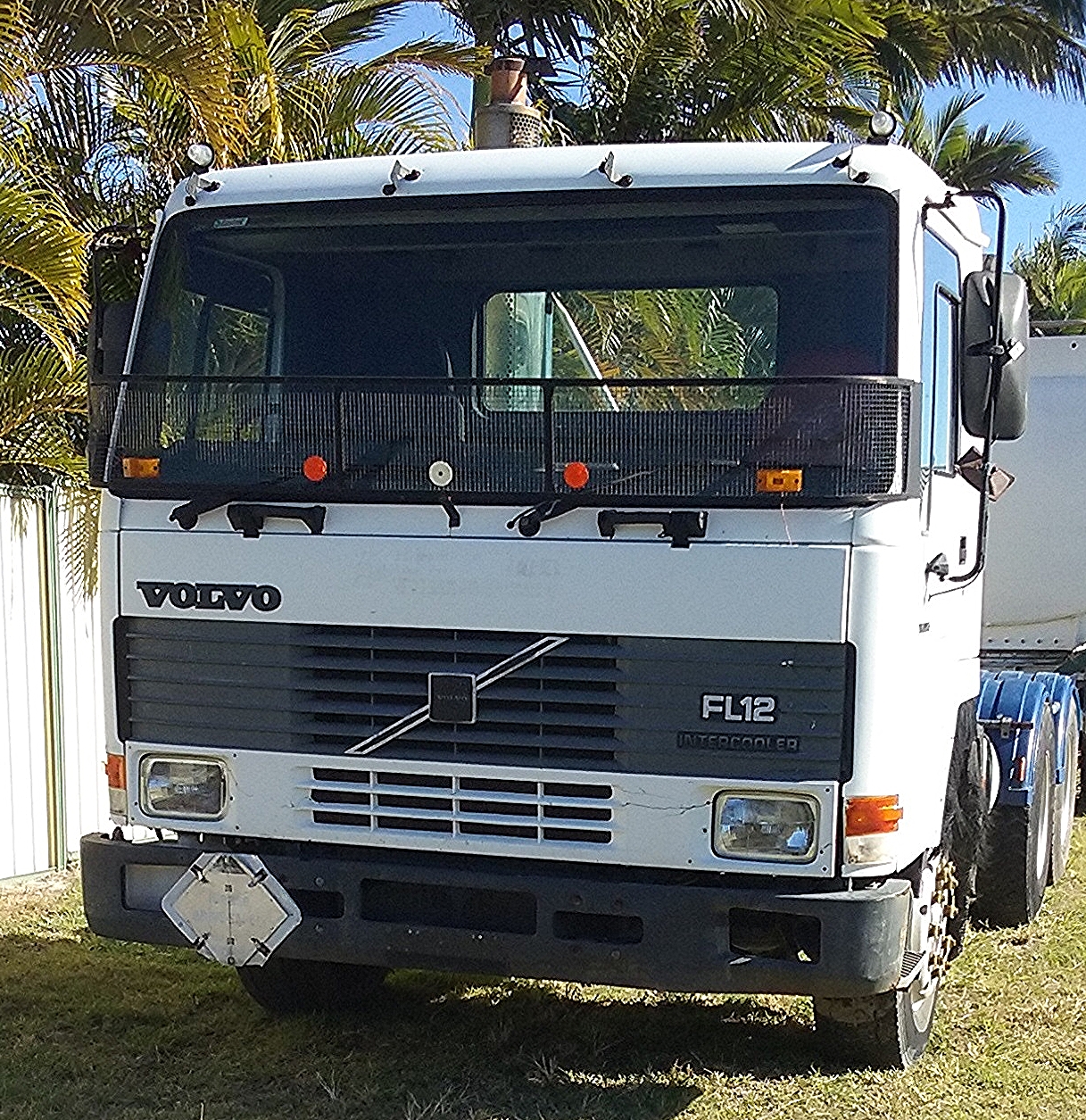 VOLVO FL12 TRUCK