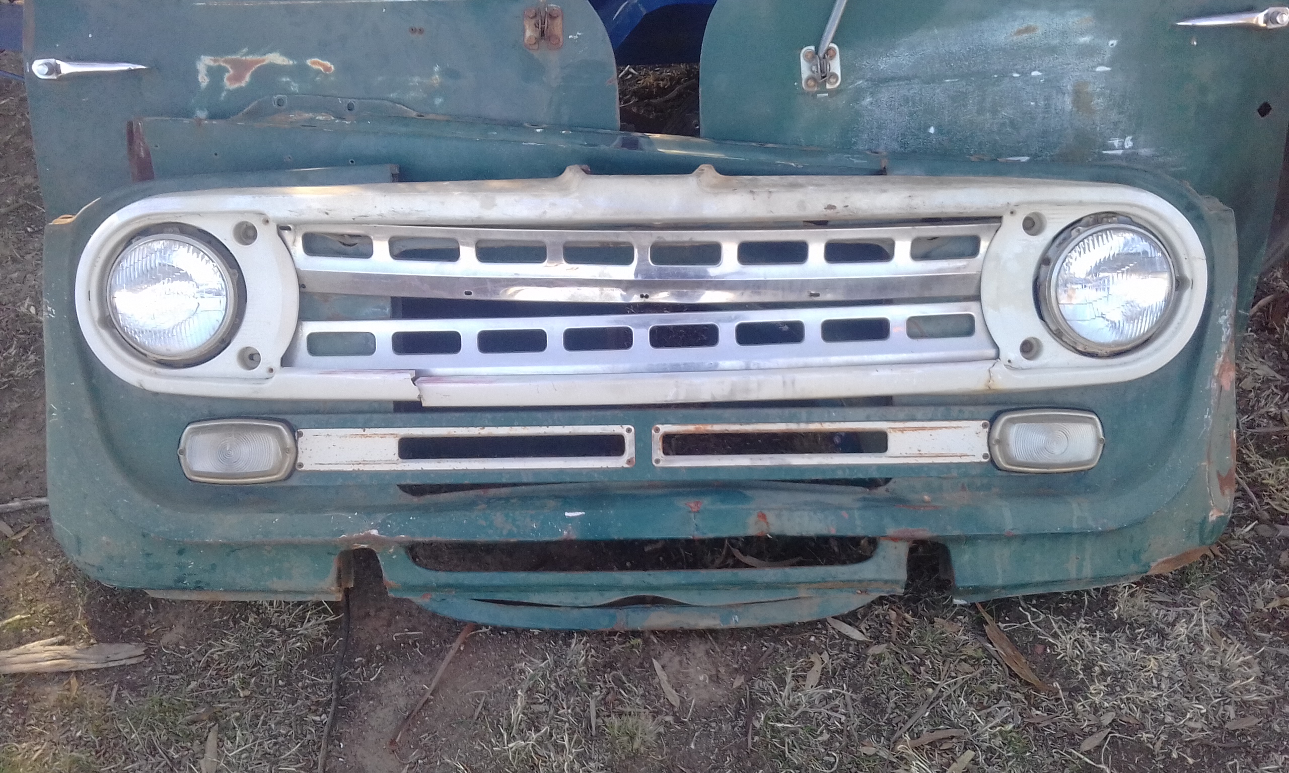 International C-Line front skirt