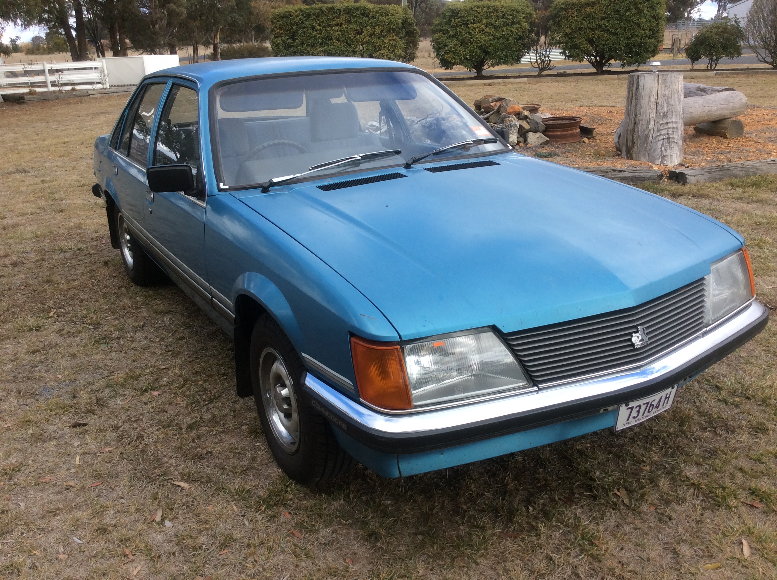 1983 HOLDEN COMMODORE VH 3 SP AUTOMATIC 4D SEDAN CARB