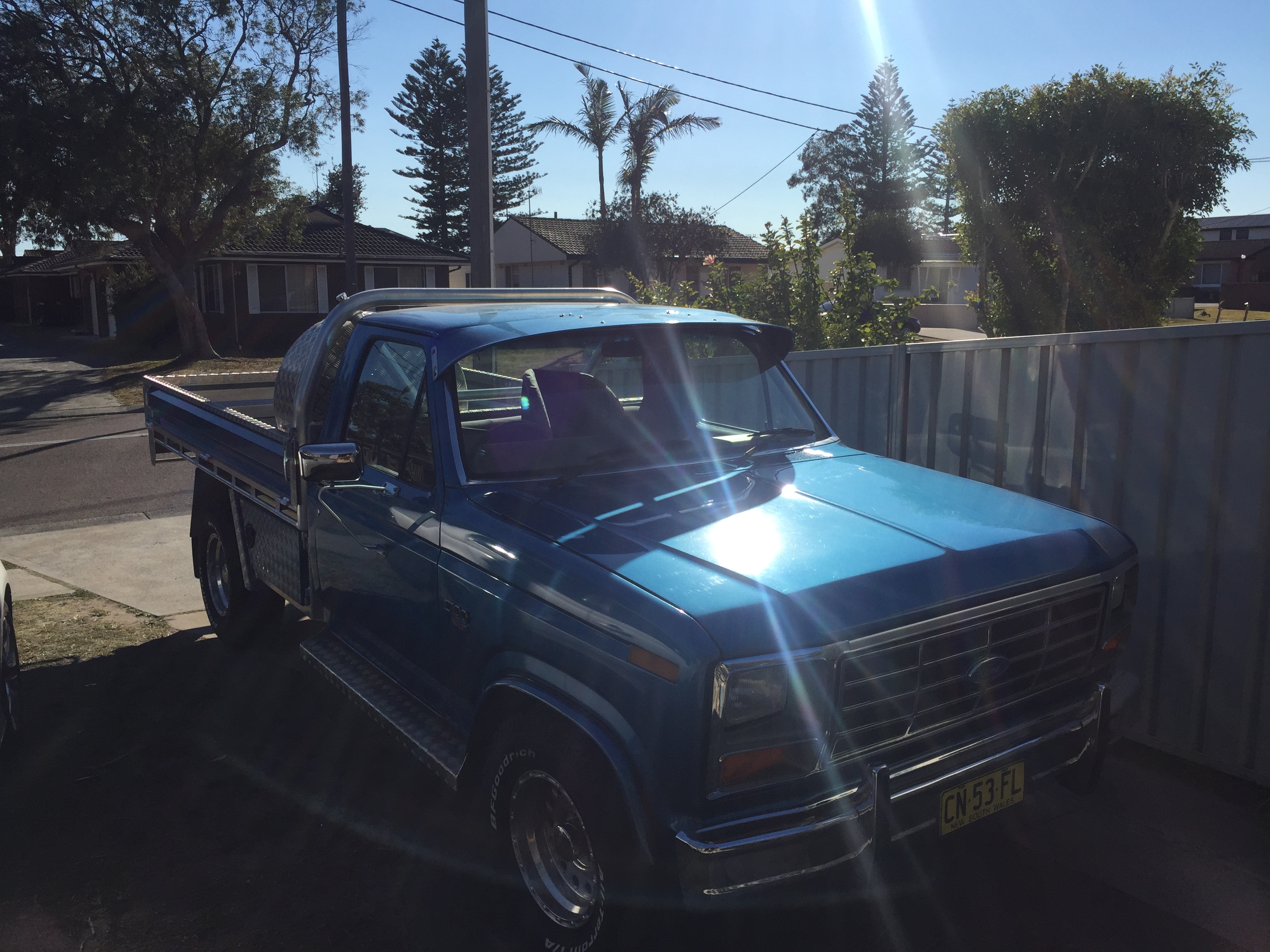 1985 FORD F100 3 SP AUTOMATIC UTILITY FUEL INJECTED