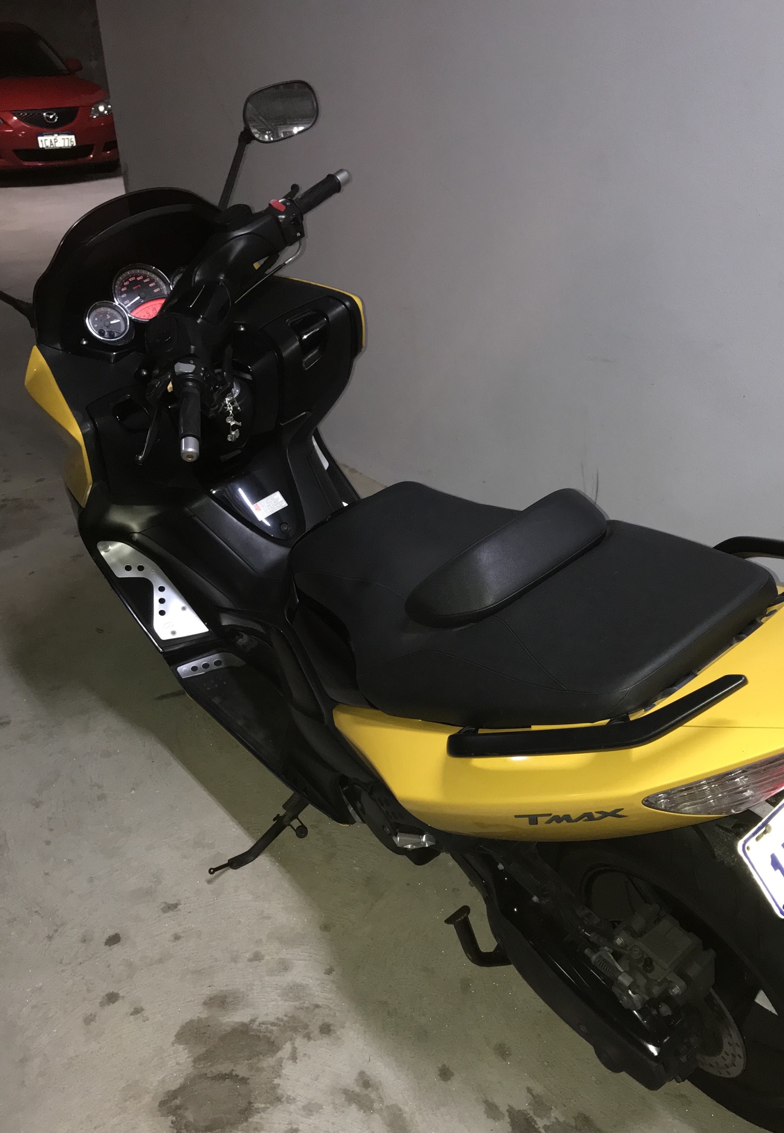 2010 YAMAHA TMAX 500 (XP500) 9 SCOOTER
