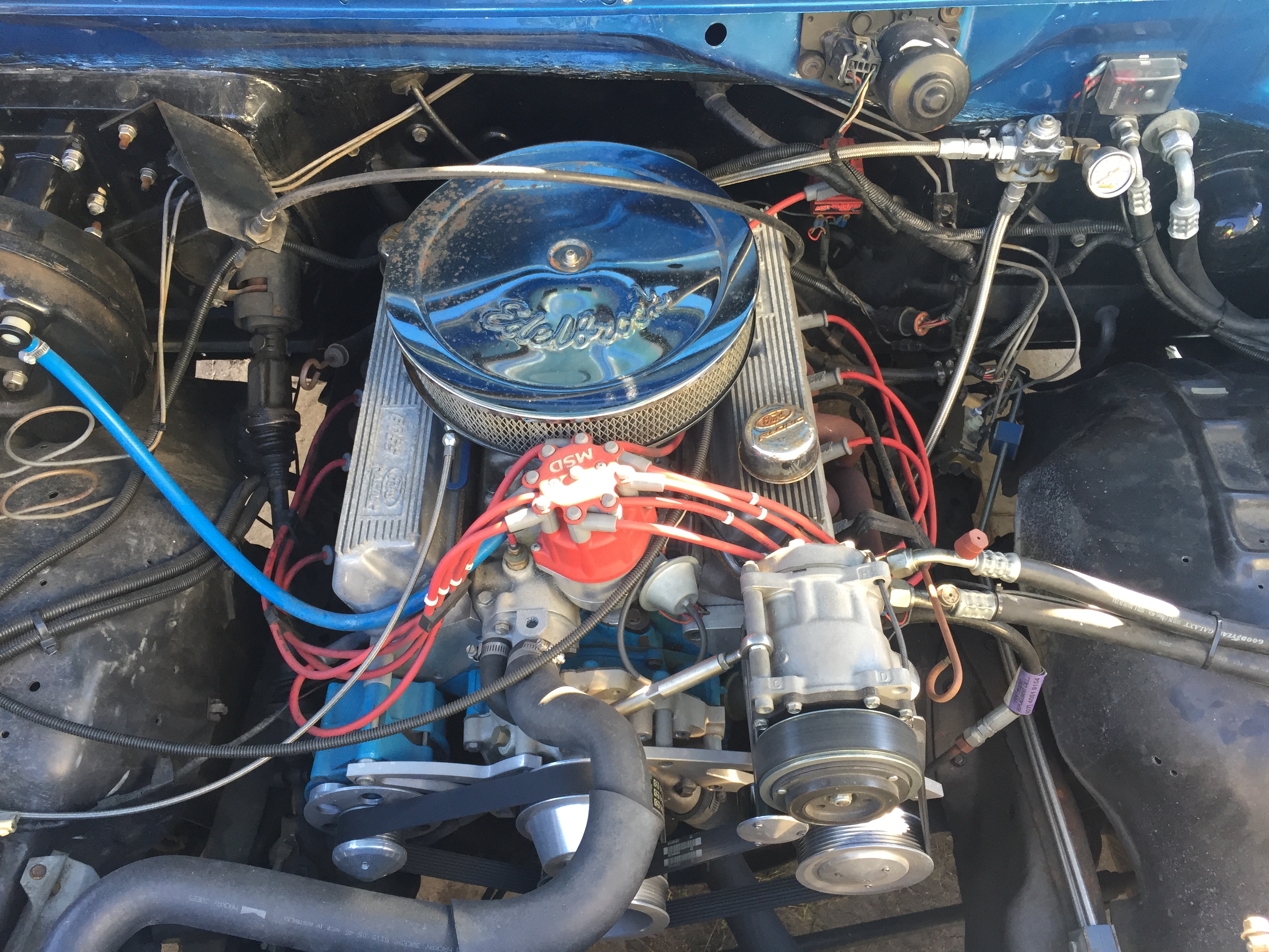 1985 FORD F100 3 SP AUTOMATIC UTILITY FUEL INJECTED