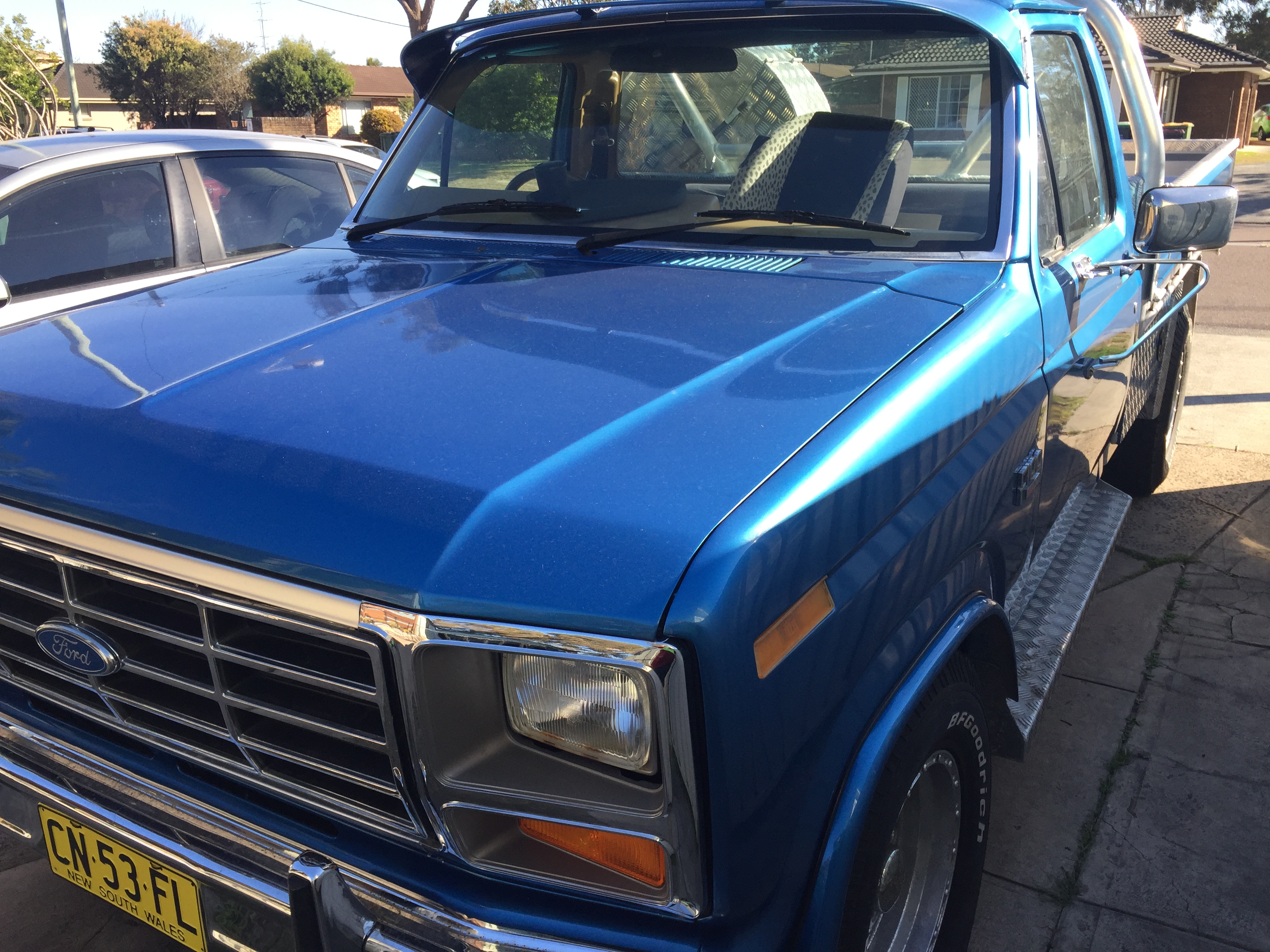 1985 FORD F100 3 SP AUTOMATIC UTILITY FUEL INJECTED
