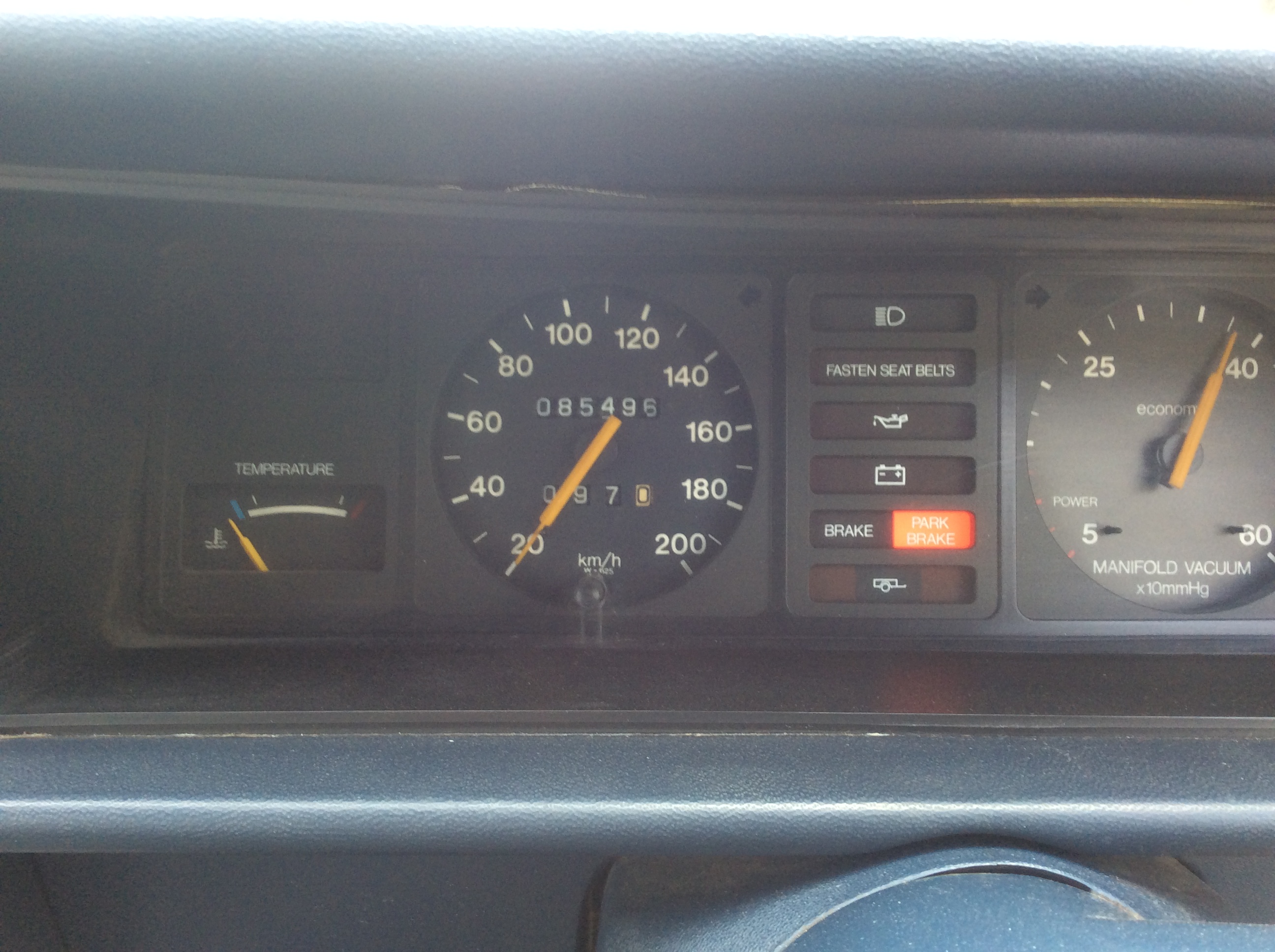 1983 HOLDEN COMMODORE VH 3 SP AUTOMATIC 4D SEDAN CARB