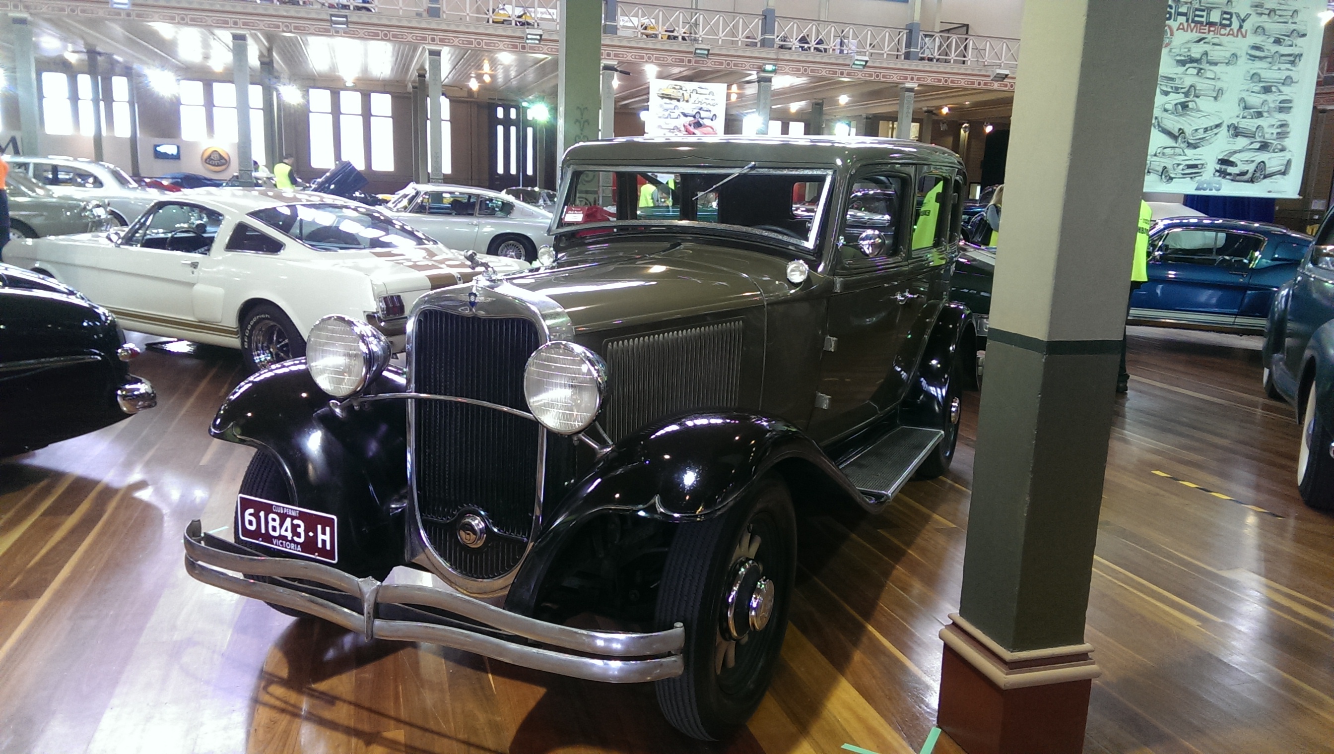1932 DODGE DL6 SEDAN