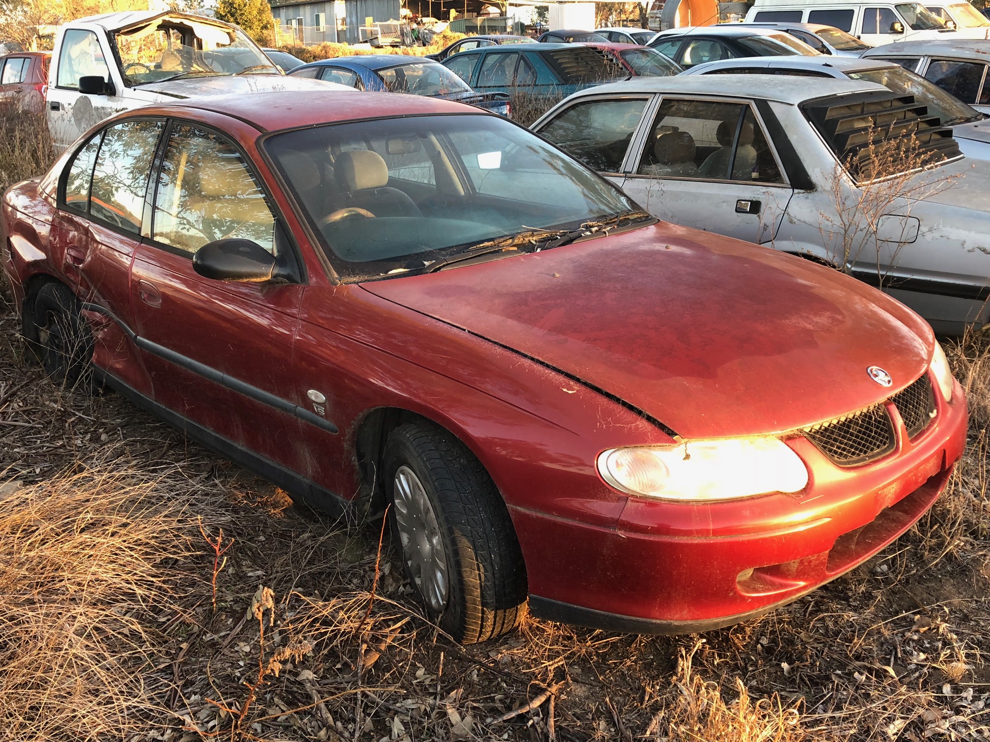 WRECKING 2002 HOLDEN COMMODORE V6 SEDAN