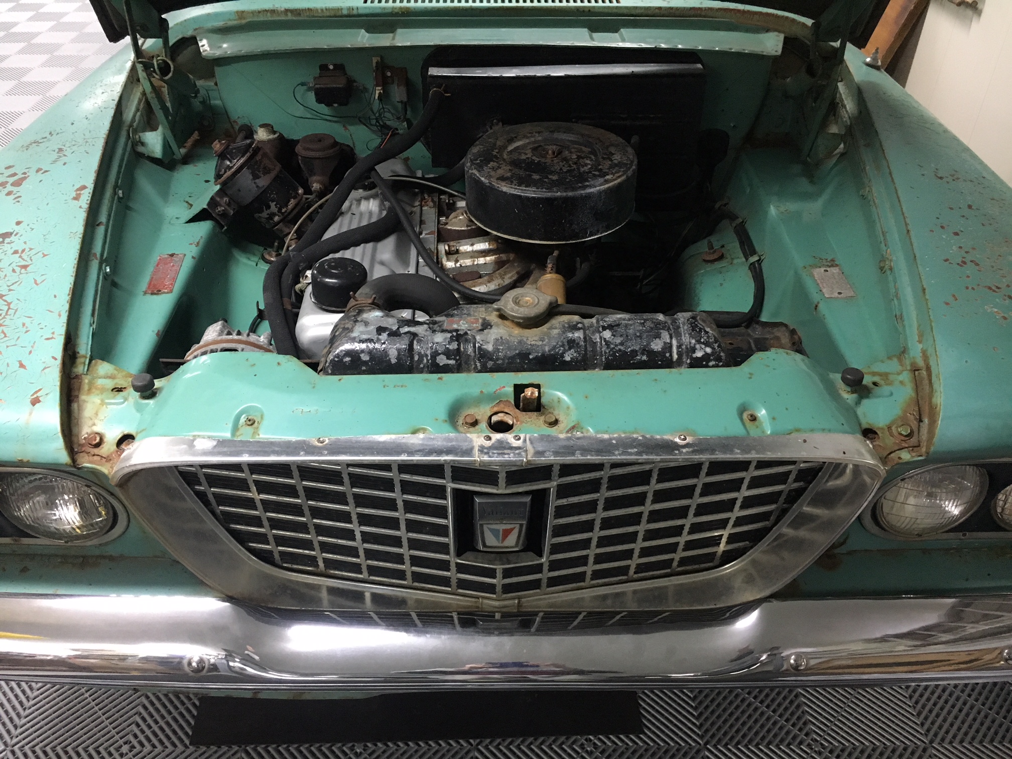 1962 CHRYSLER VALIANT RV1 4D SEDAN
