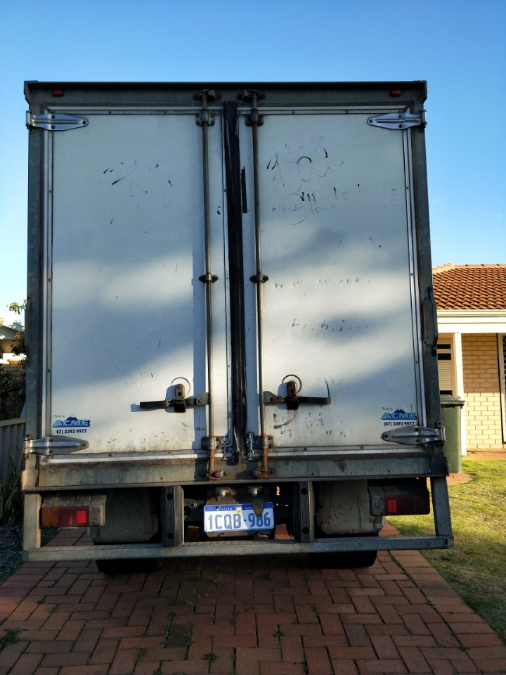2007 HINO 616 XKU414M REFRIDGERATOR TRUCK