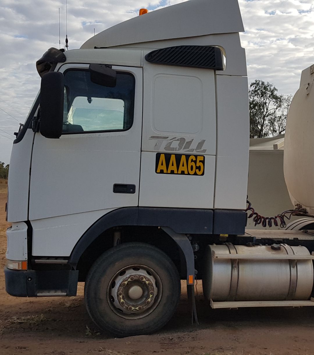2001 VOLVO FH12 (6x4) PRIME MOVER & TANKER