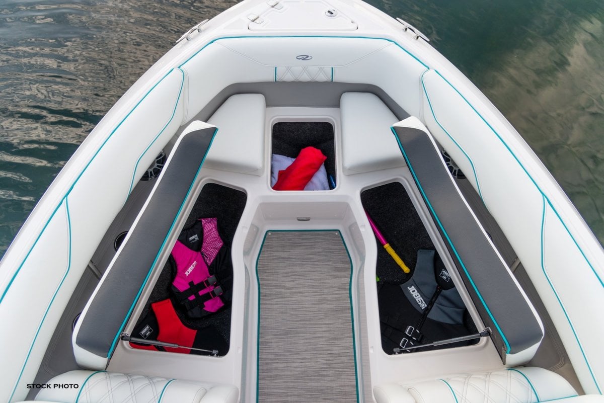 REGAL LS4 BOWRIDER