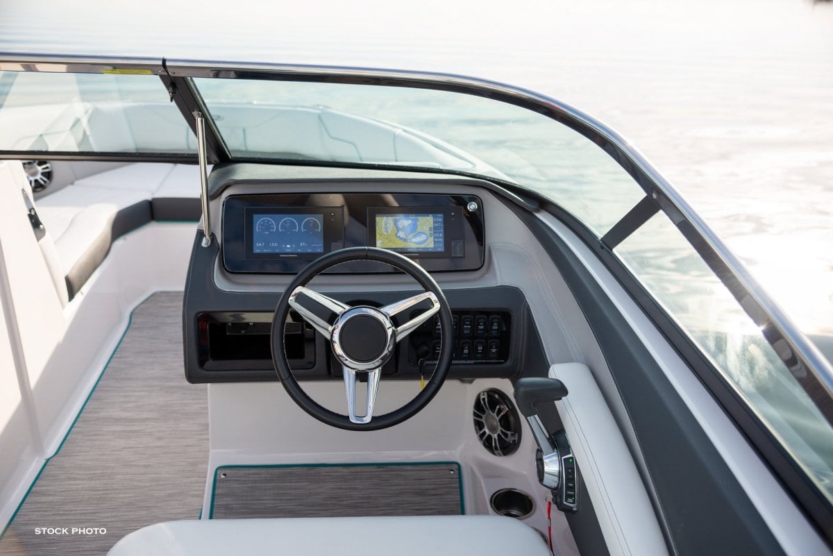 REGAL LS4 BOWRIDER