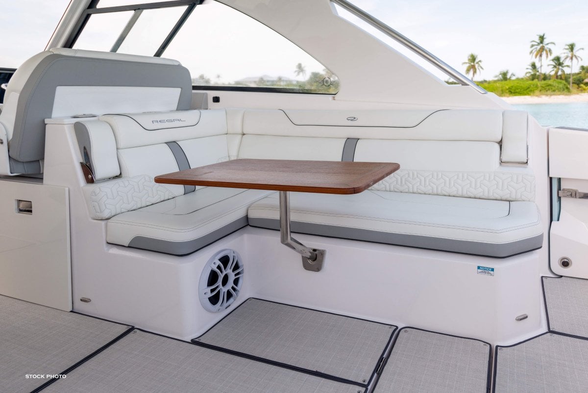 REGAL LS36 BOWRIDER