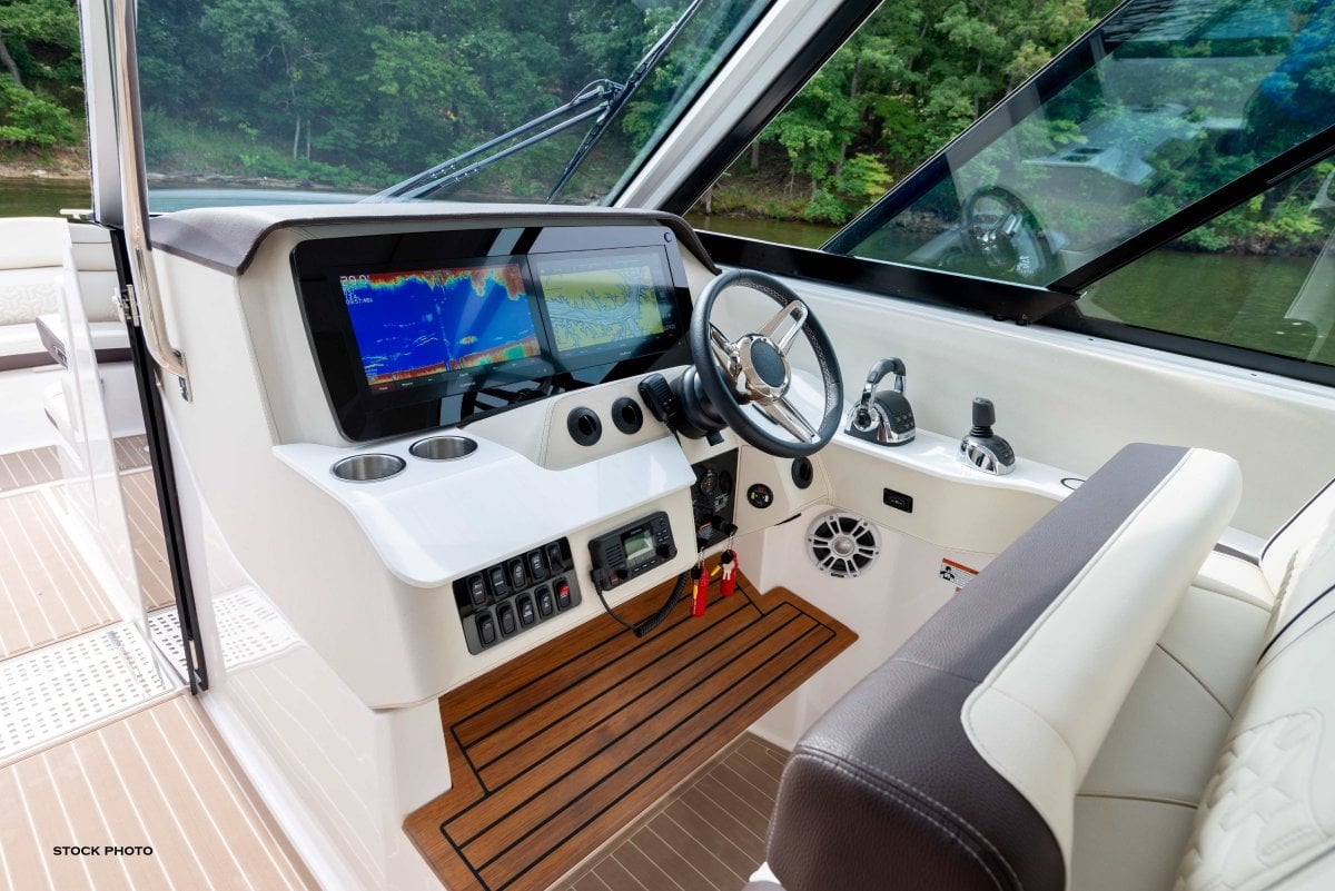 REGAL LS36 BOWRIDER