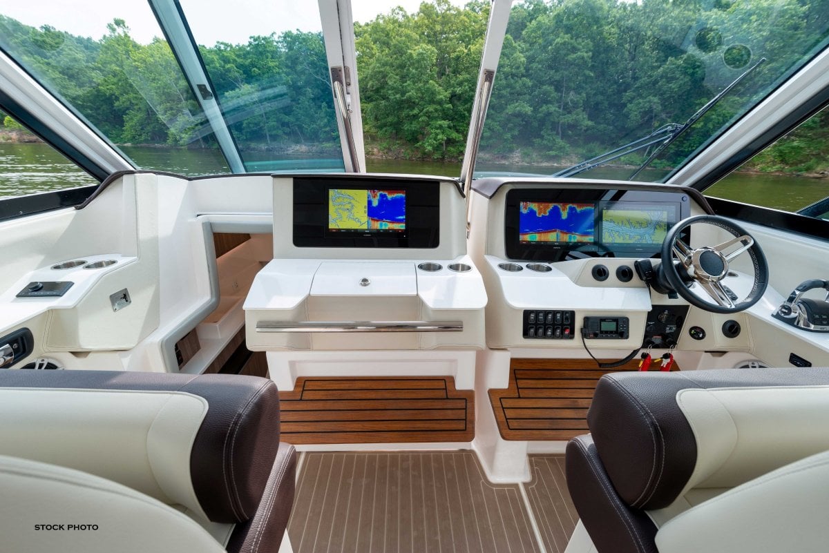 REGAL LS36 BOWRIDER