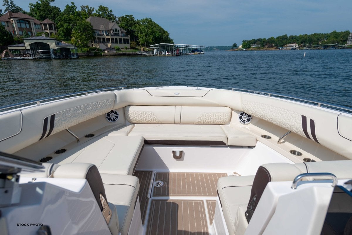 REGAL LS36 BOWRIDER