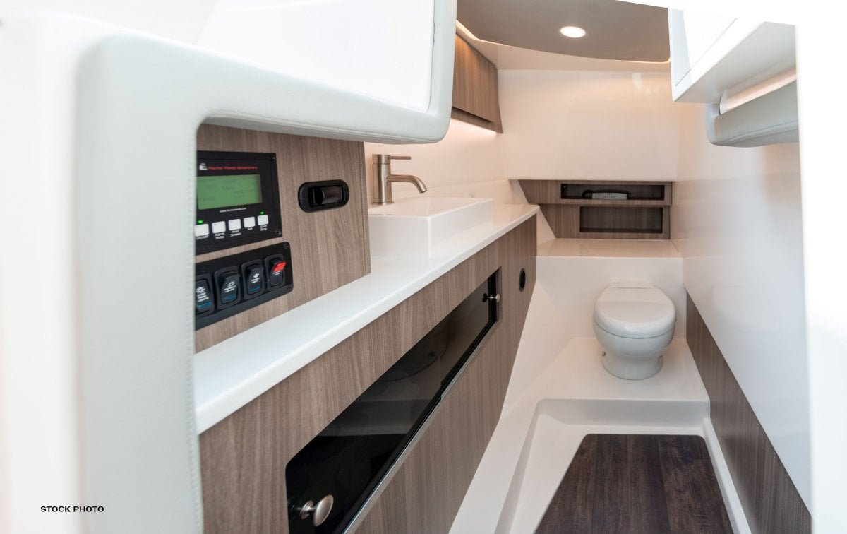 REGAL LS36 BOWRIDER